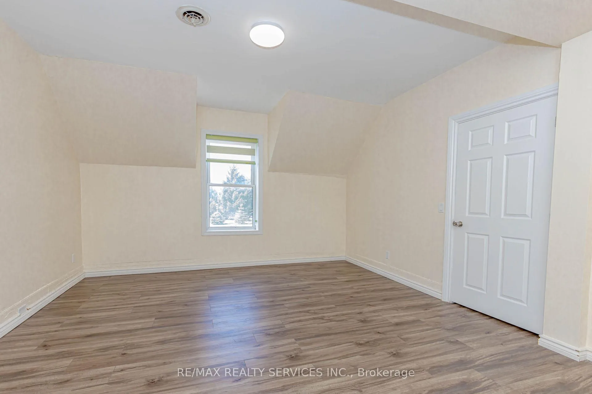 Photo 21 of 51 Simcoe Street N, Brant, Burford — HOMEH