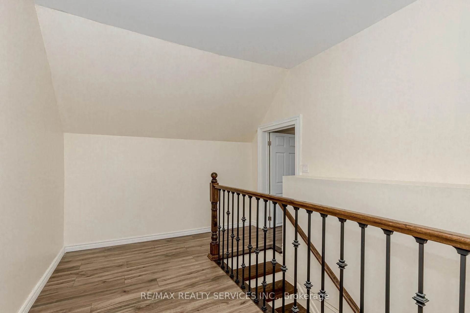 Photo 26 of 51 Simcoe Street N, Brant, Burford — HOMEH