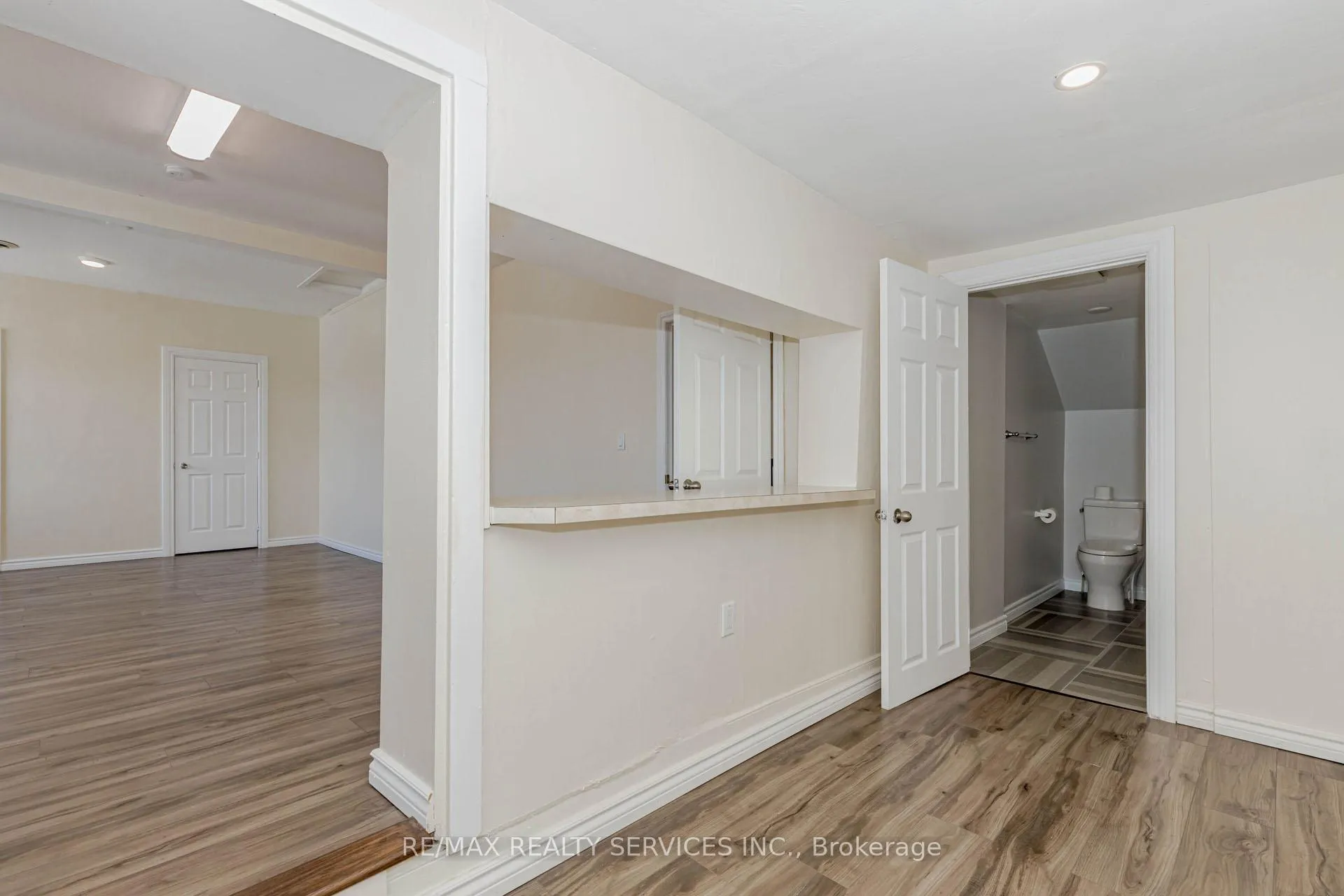 Photo 28 of 51 Simcoe Street N, Brant, Burford — HOMEH