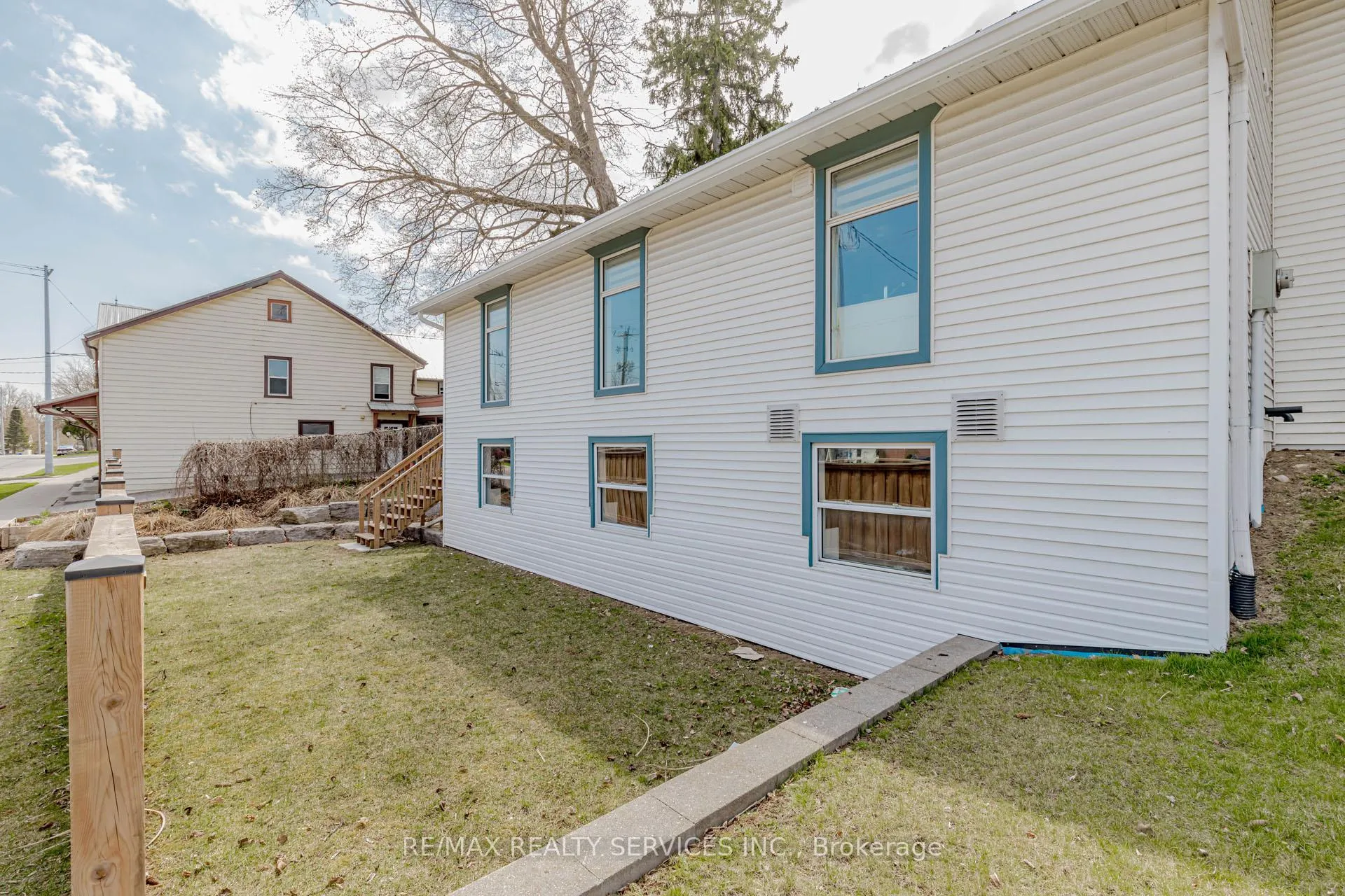 Photo 30 of 51 Simcoe Street N, Brant, Burford — HOMEH