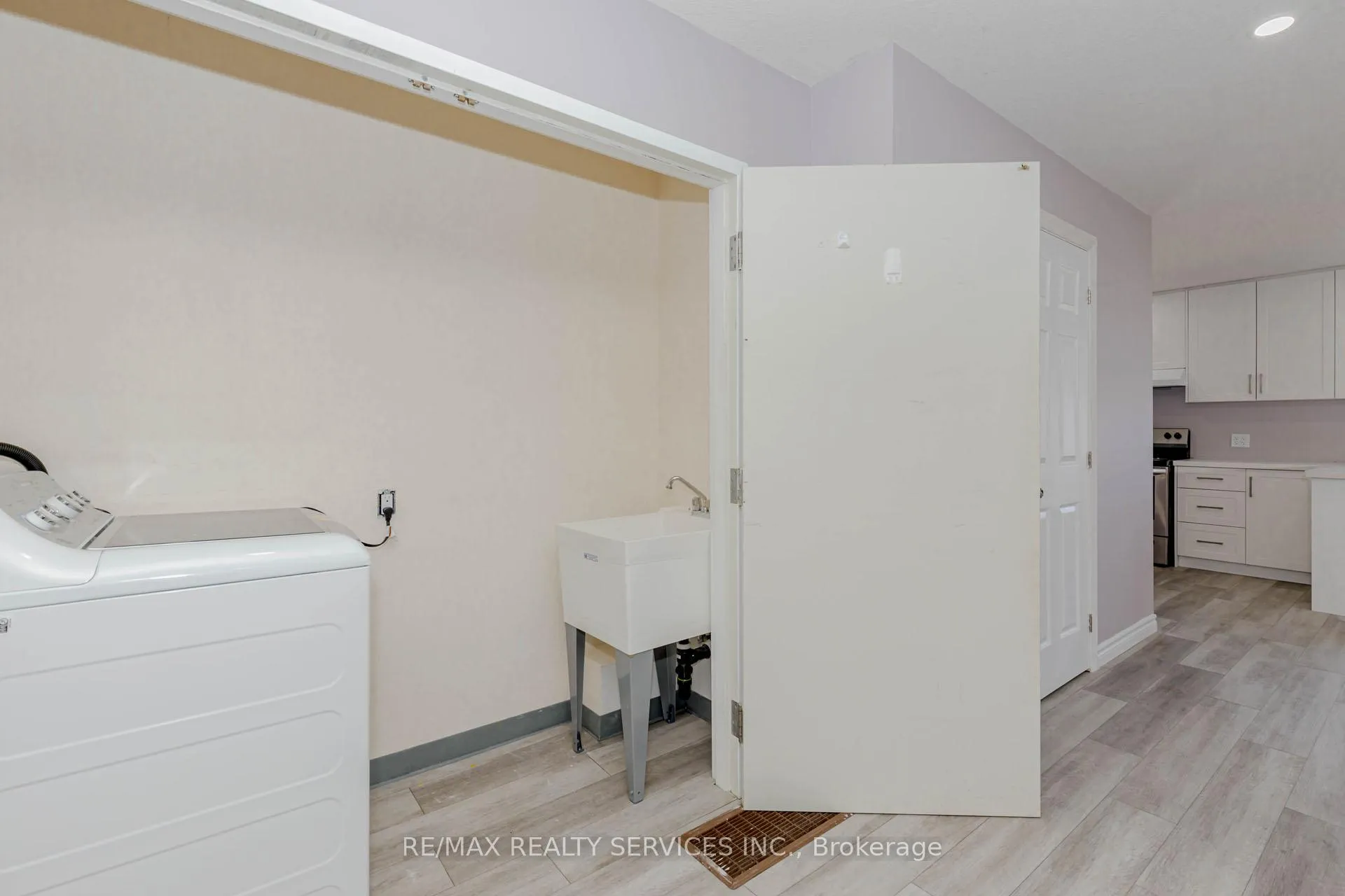 Photo 43 of 51 Simcoe Street N, Brant, Burford — HOMEH