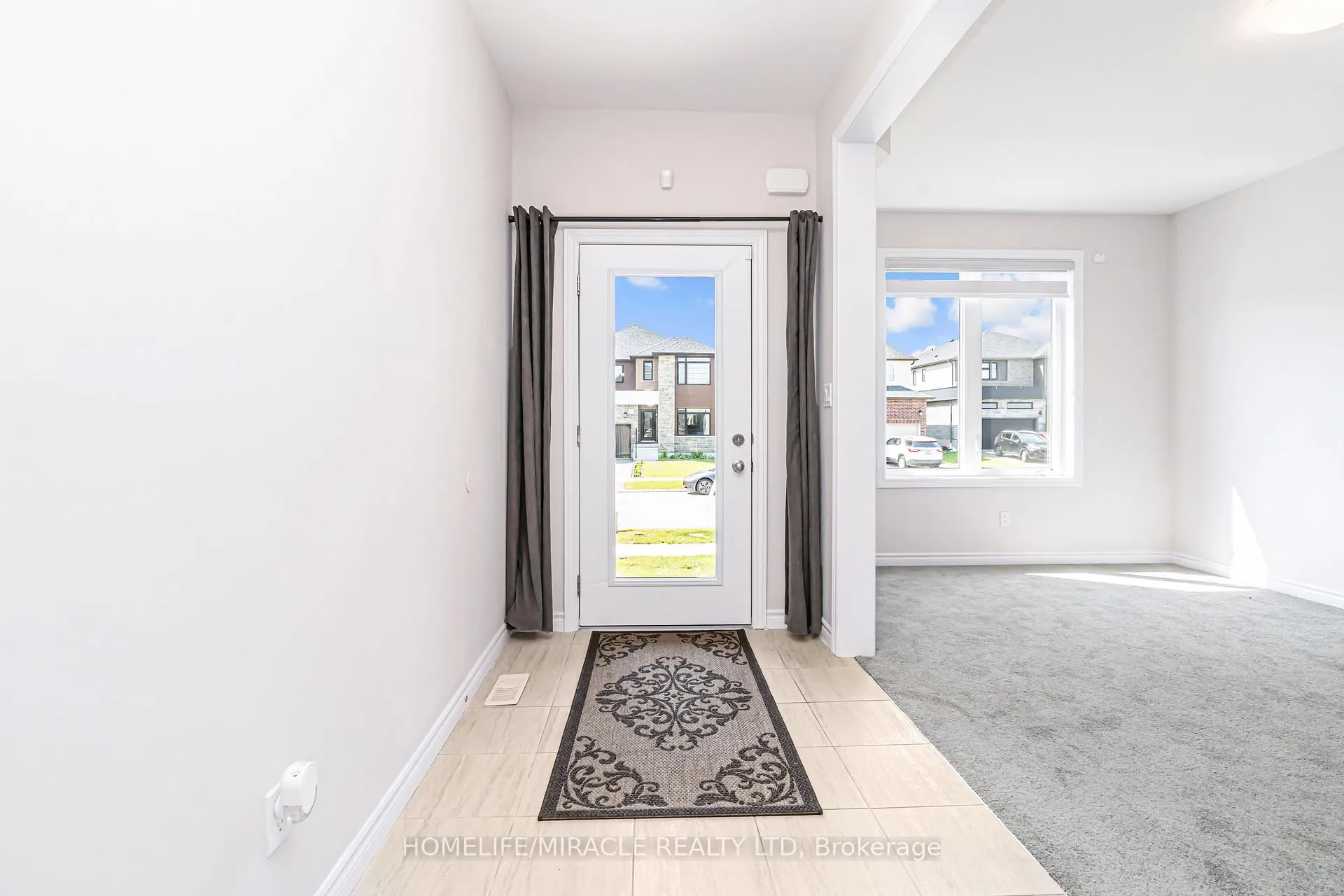 Photo 4 of 24 Sass Crescent, Brant, Paris — HOMEH