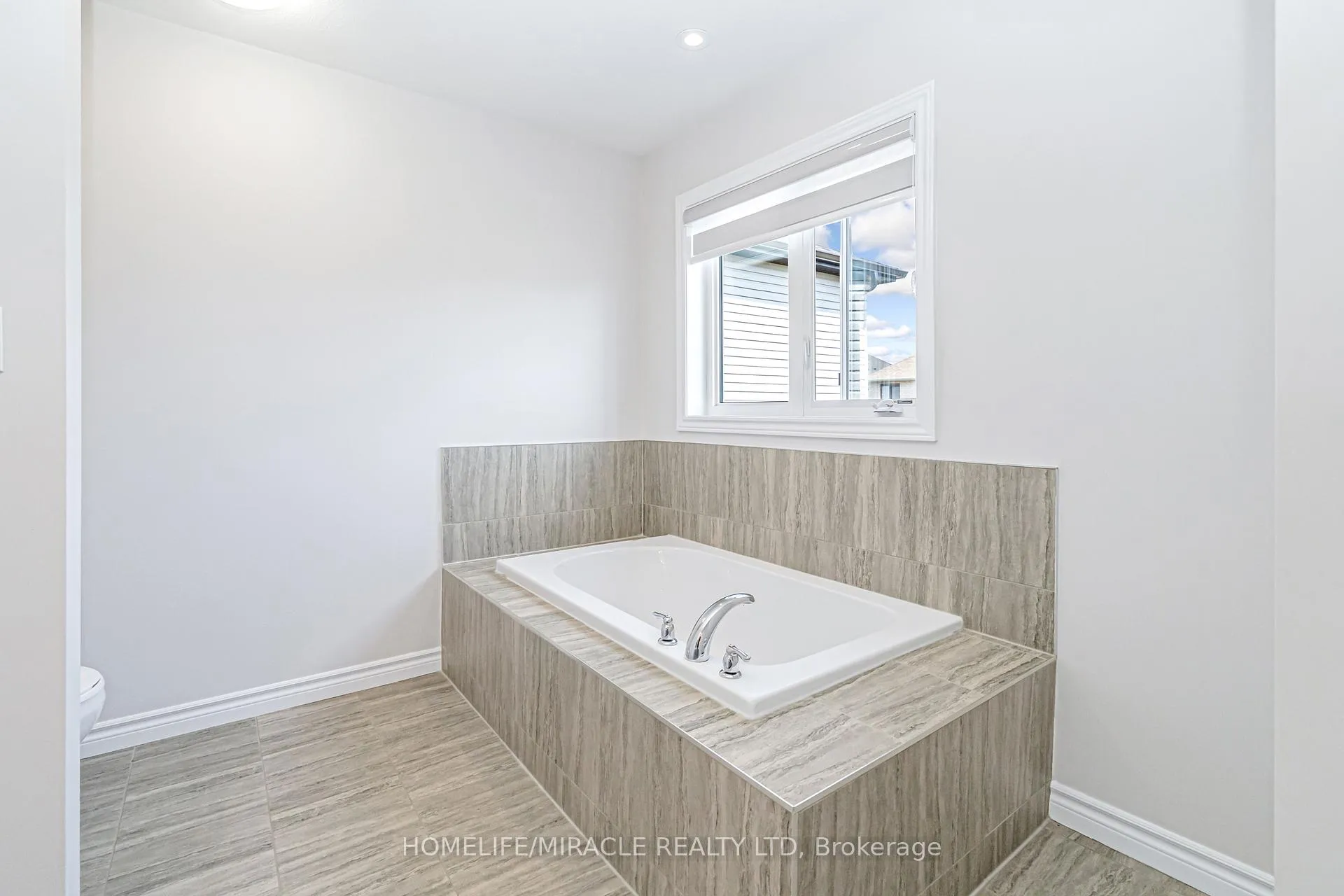 Photo 26 of 24 Sass Crescent, Brant, Paris — HOMEH