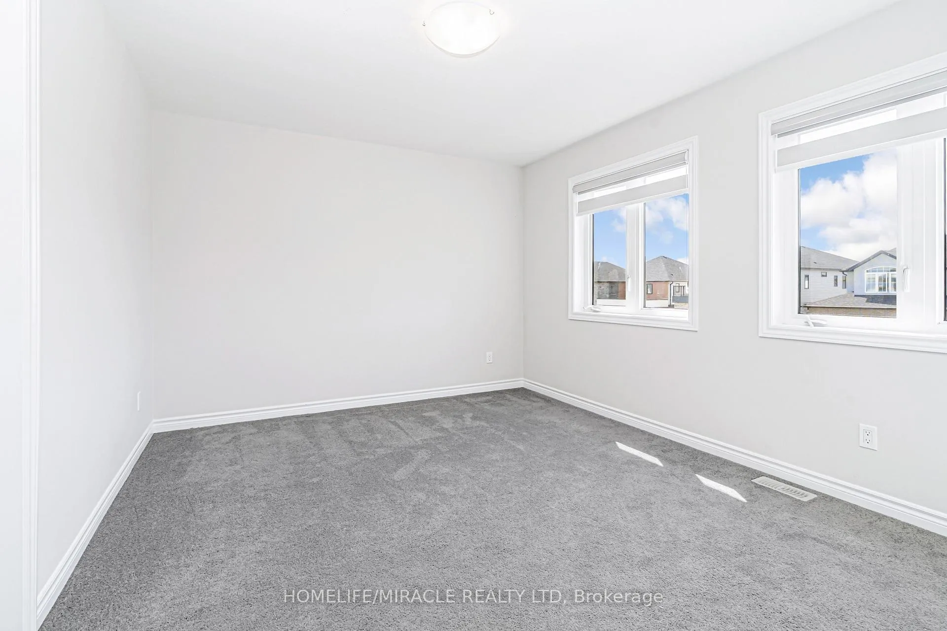 Photo 30 of 24 Sass Crescent, Brant, Paris — HOMEH