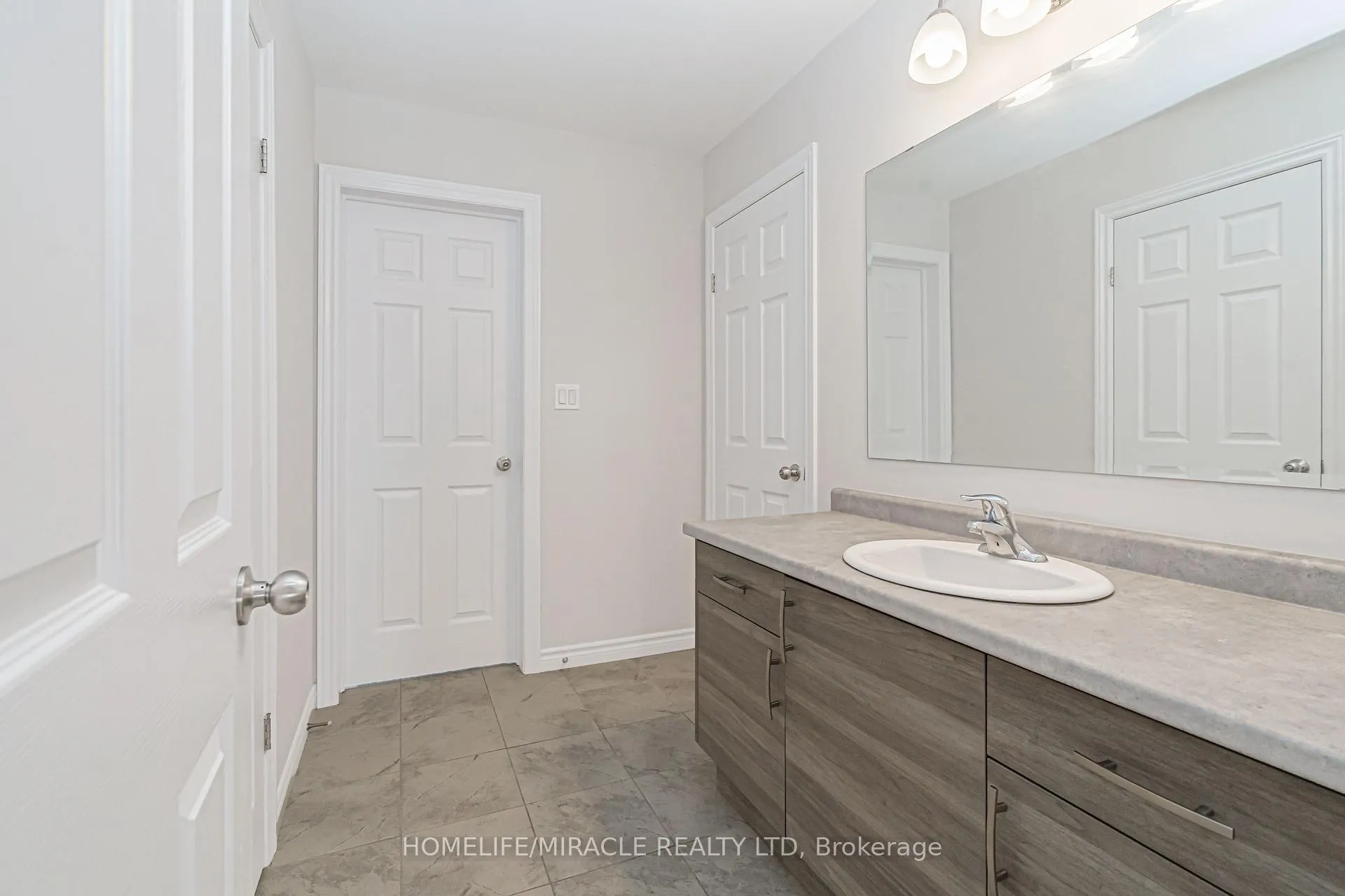 Photo 34 of 24 Sass Crescent, Brant, Paris — HOMEH
