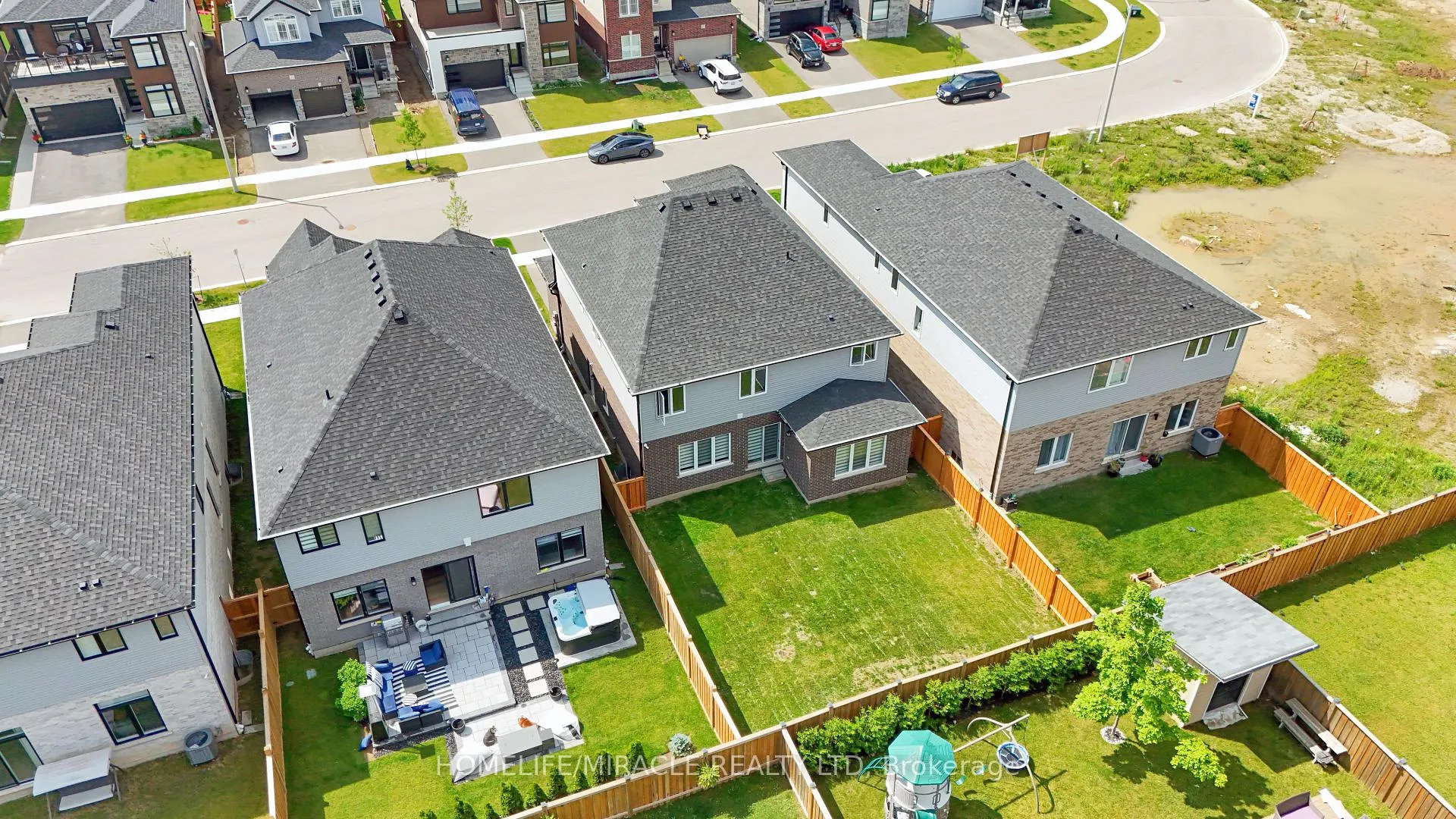 Photo 46 of 24 Sass Crescent, Brant, Paris — HOMEH