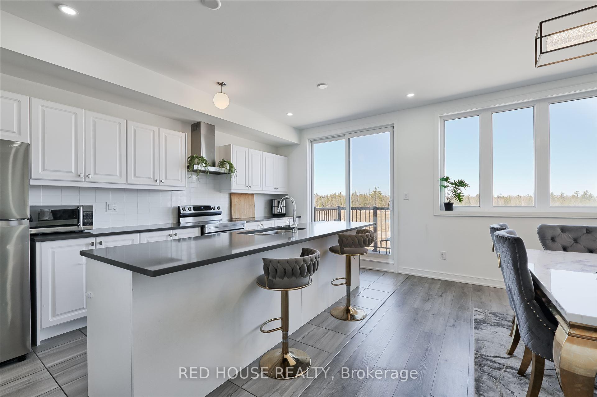 Photo 1 of 13 Blue Forest Crescent, Barrie, Innis-Shore — HOMEH