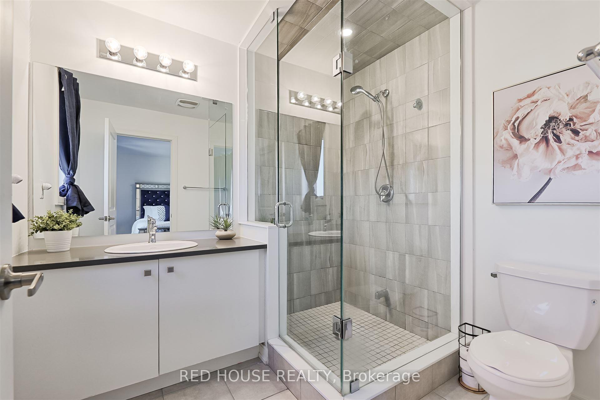 Photo 8 of 13 Blue Forest Crescent, Barrie, Innis-Shore — HOMEH