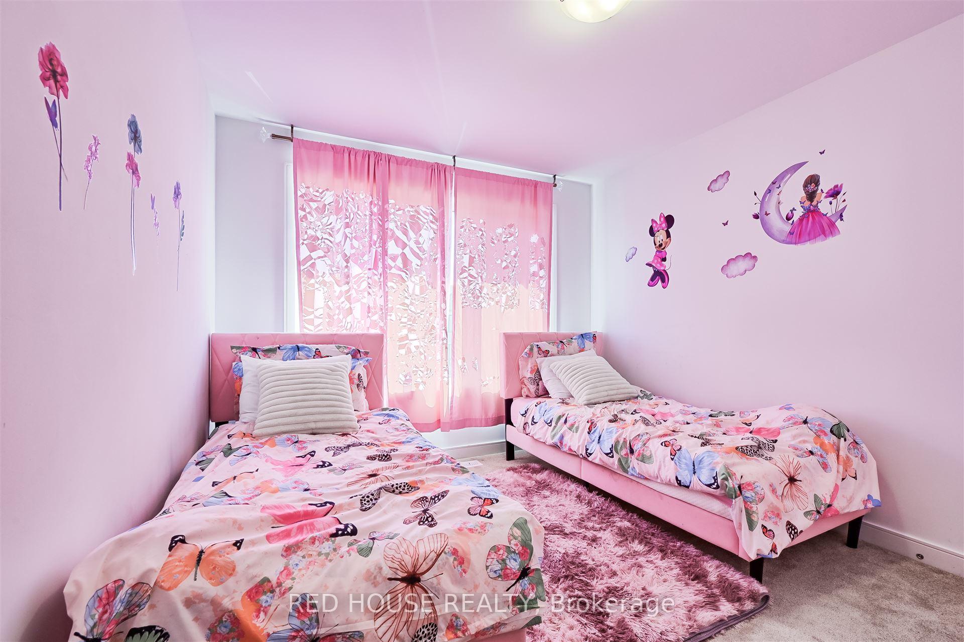 Photo 9 of 13 Blue Forest Crescent, Barrie, Innis-Shore — HOMEH