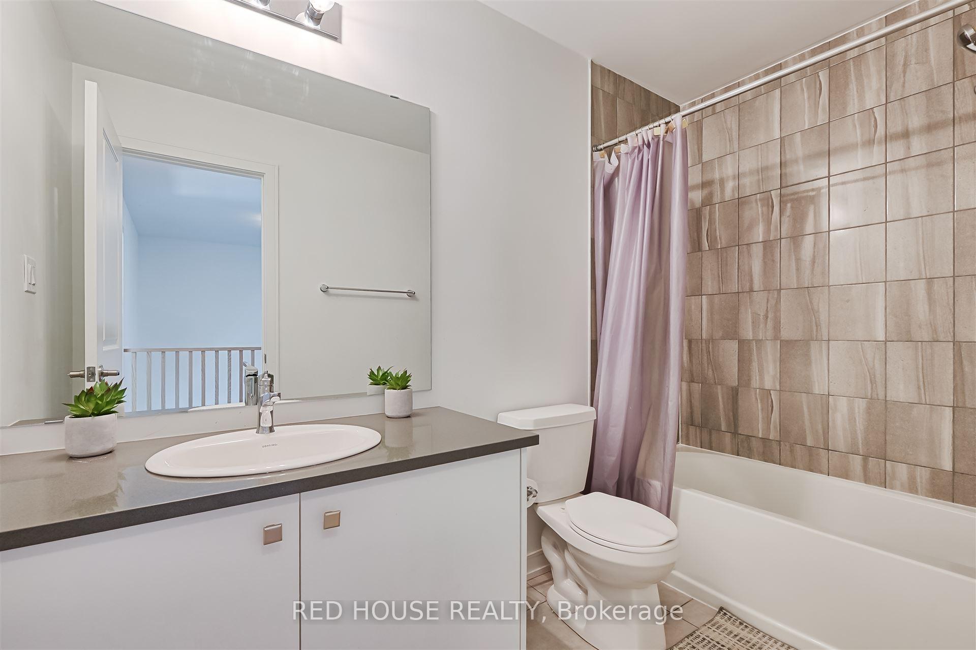 Photo 14 of 13 Blue Forest Crescent, Barrie, Innis-Shore — HOMEH