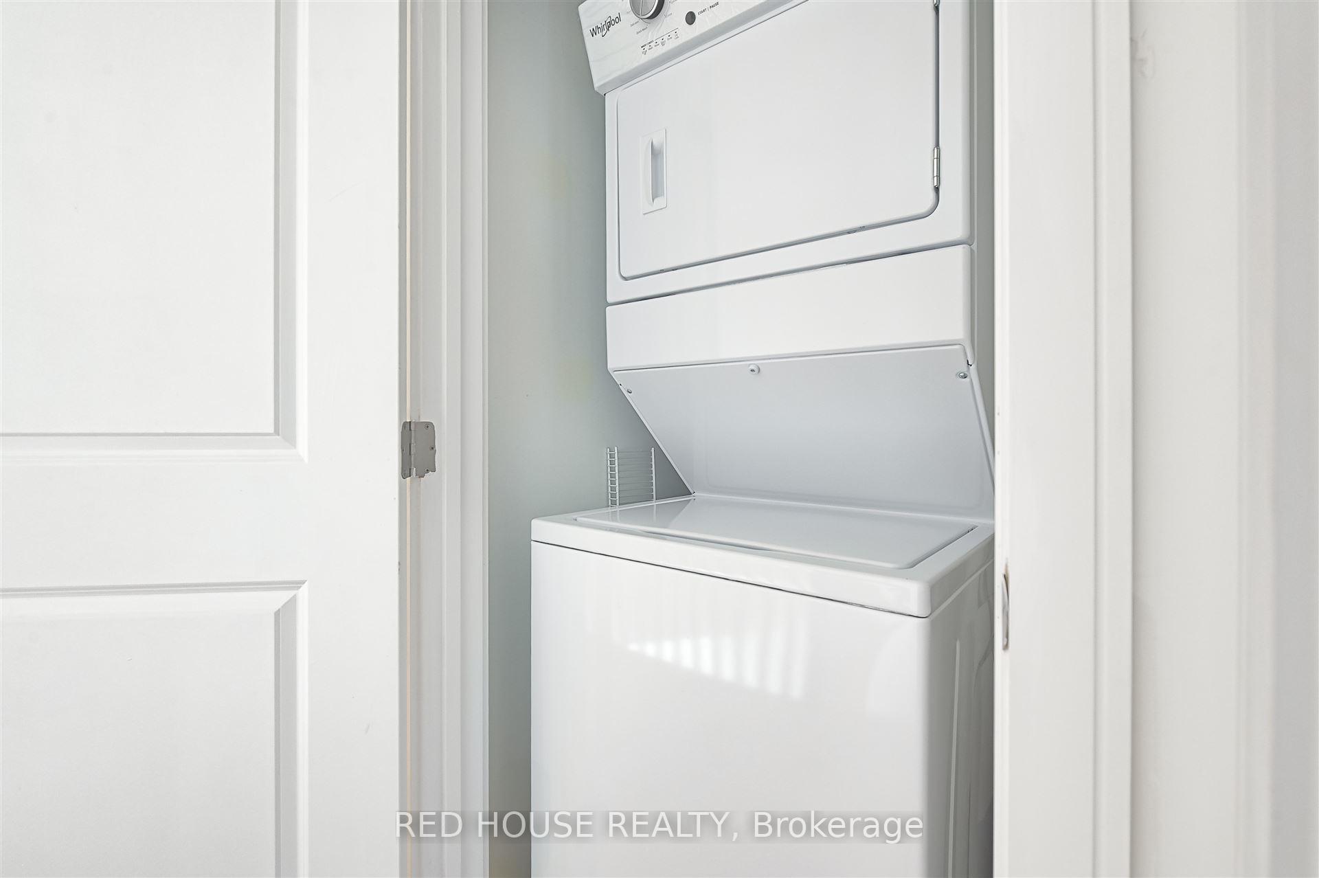 Photo 15 of 13 Blue Forest Crescent, Barrie, Innis-Shore — HOMEH
