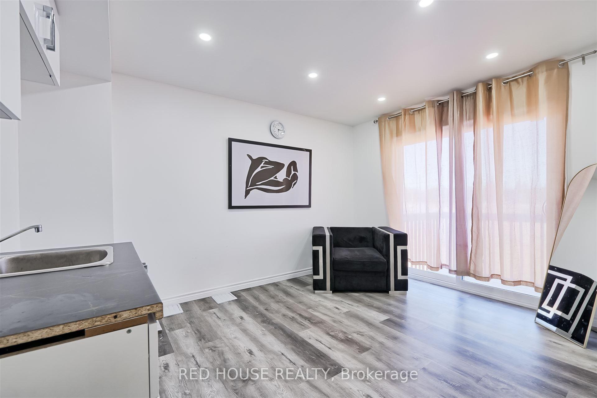 Photo 16 of 13 Blue Forest Crescent, Barrie, Innis-Shore — HOMEH