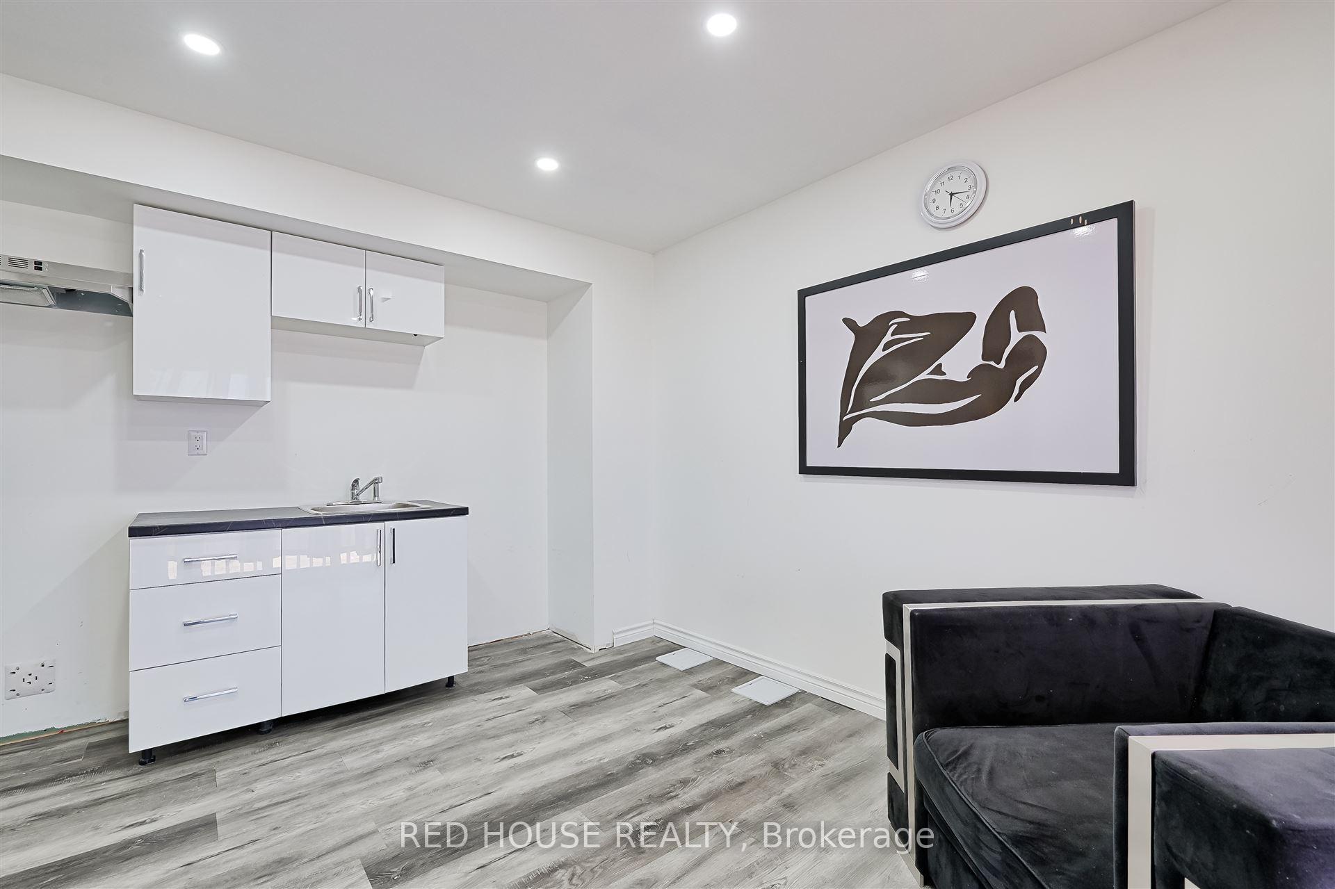 Photo 17 of 13 Blue Forest Crescent, Barrie, Innis-Shore — HOMEH