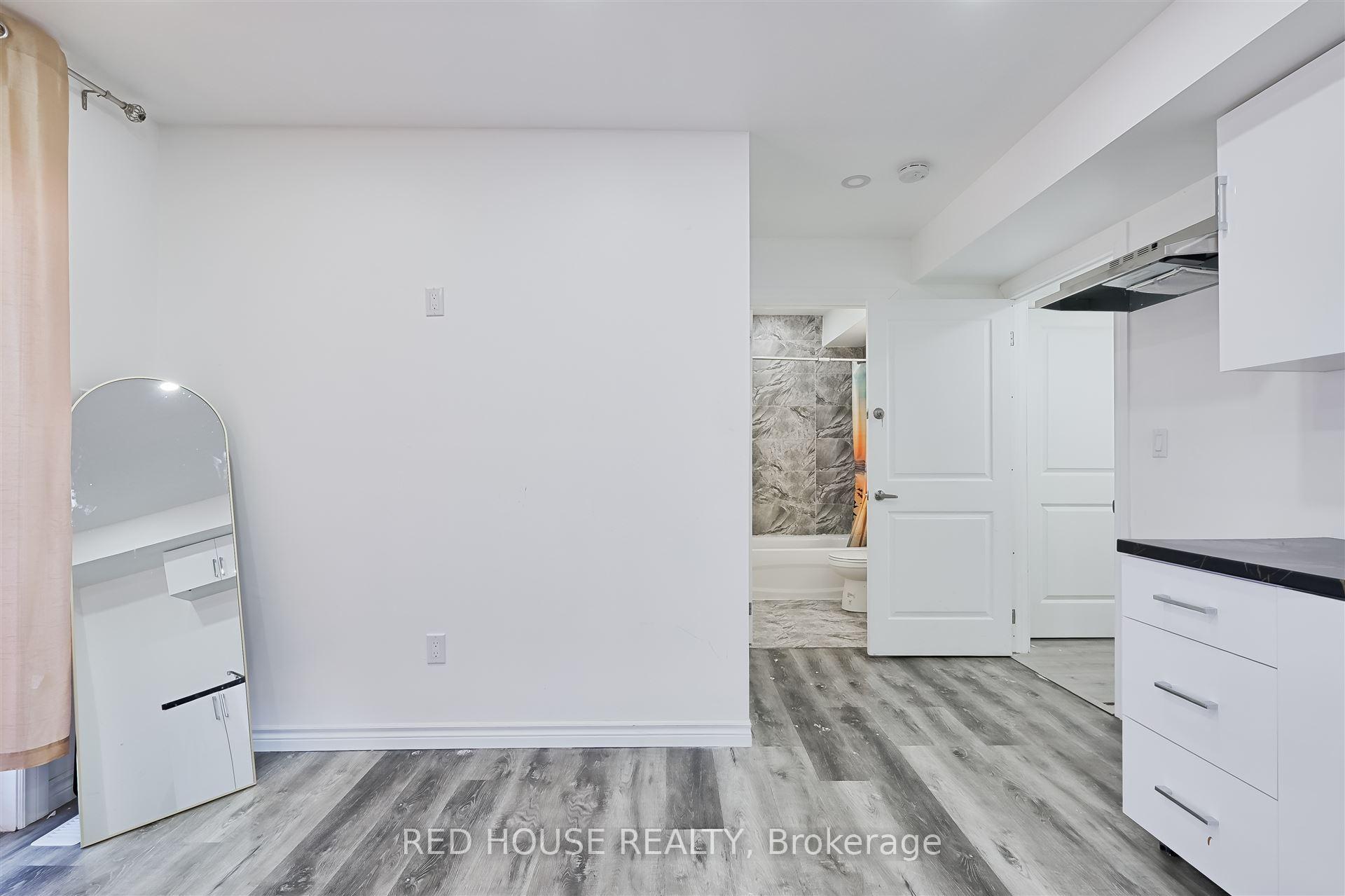 Photo 18 of 13 Blue Forest Crescent, Barrie, Innis-Shore — HOMEH
