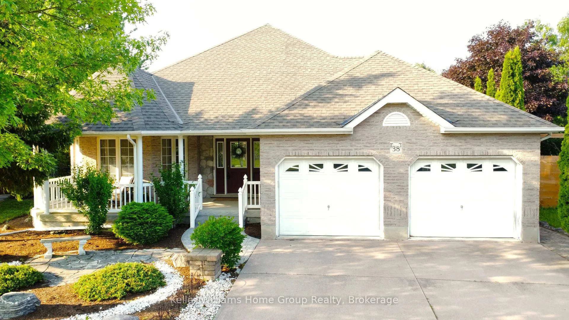 Photo 2 of 38 Oakridge Crescent, Guelph, Pineridge/Westminster Woods — HOMEH