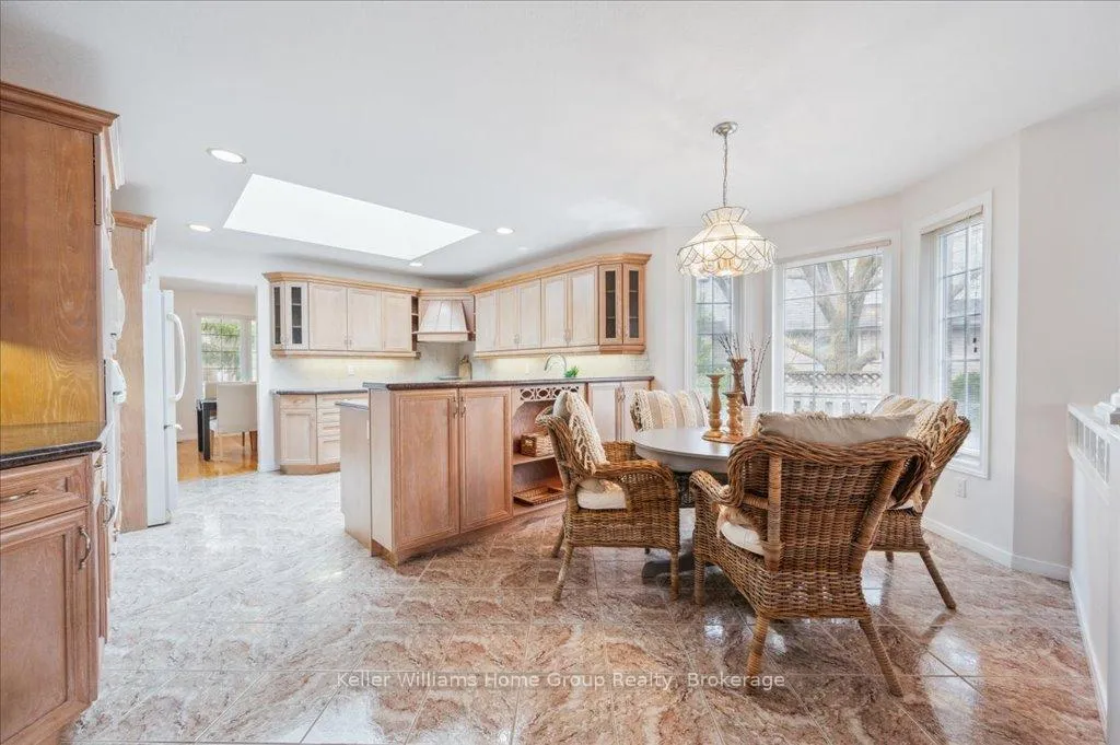 Photo 12 of 38 Oakridge Crescent, Guelph, Pineridge/Westminster Woods — HOMEH
