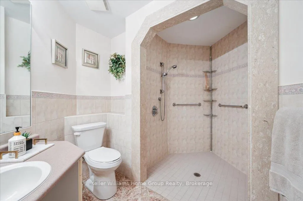 Photo 18 of 38 Oakridge Crescent, Guelph, Pineridge/Westminster Woods — HOMEH
