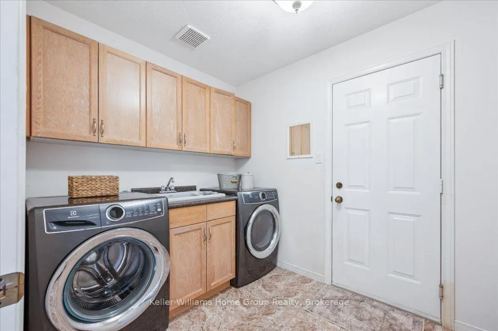 Photo 22 of 38 Oakridge Crescent, Guelph, Pineridge/Westminster Woods — HOMEH