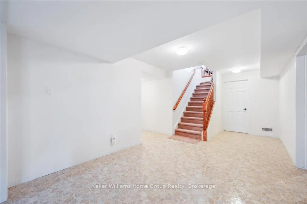 Photo 24 of 38 Oakridge Crescent, Guelph, Pineridge/Westminster Woods — HOMEH