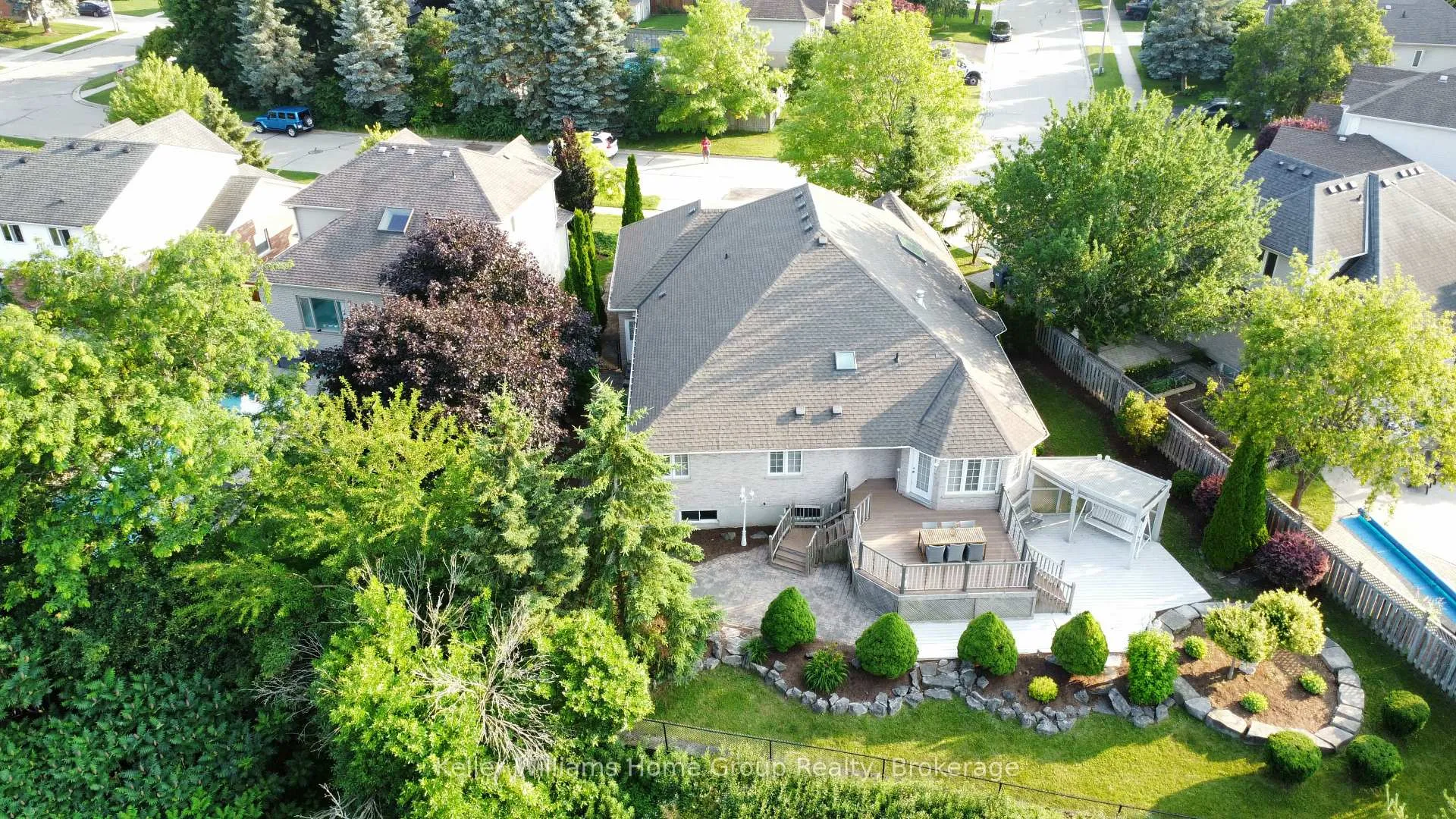 Photo 32 of 38 Oakridge Crescent, Guelph, Pineridge/Westminster Woods — HOMEH