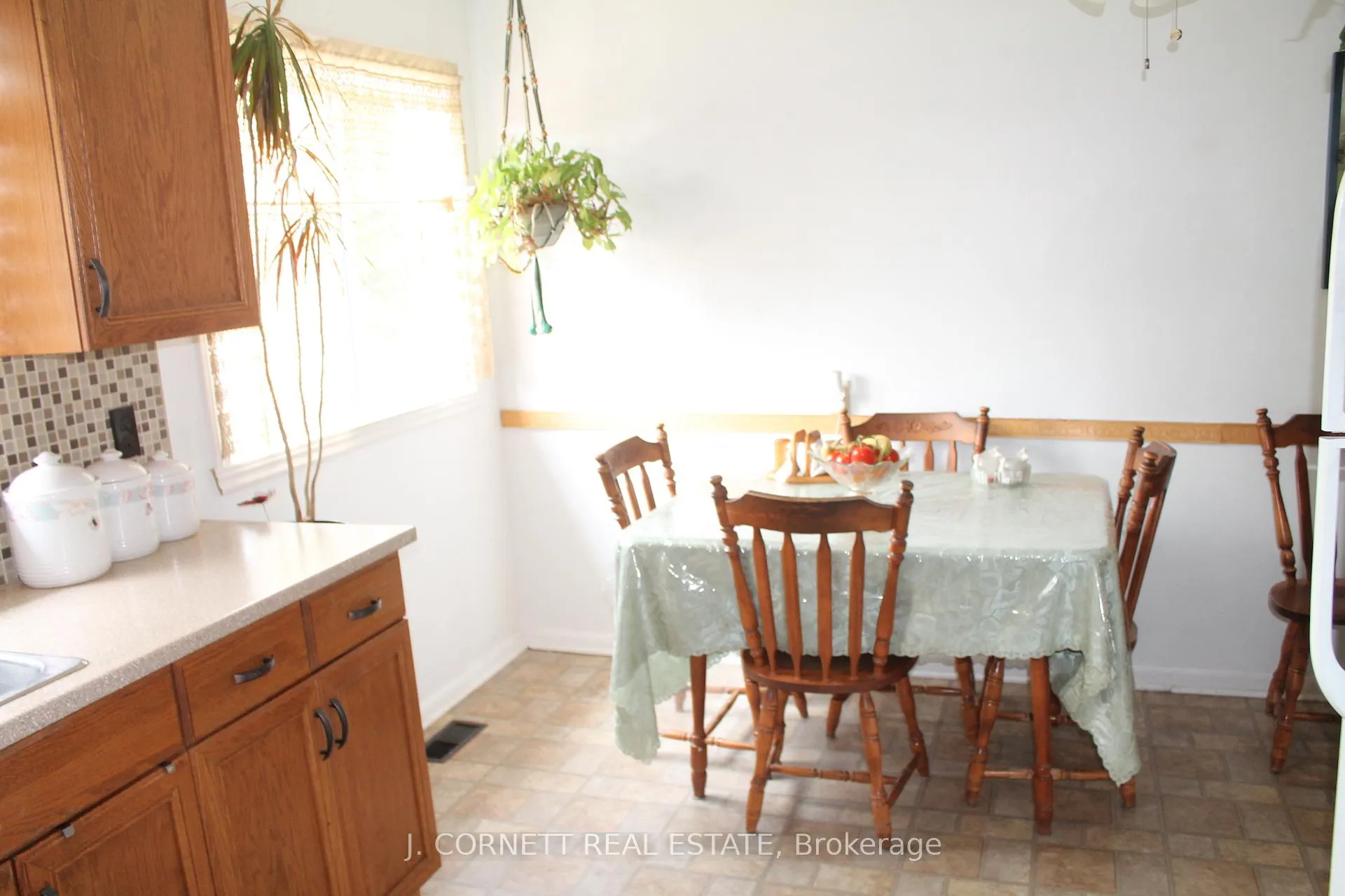 Photo 4 of 421 Bellevue Crescent S, Cornwall — HOMEH