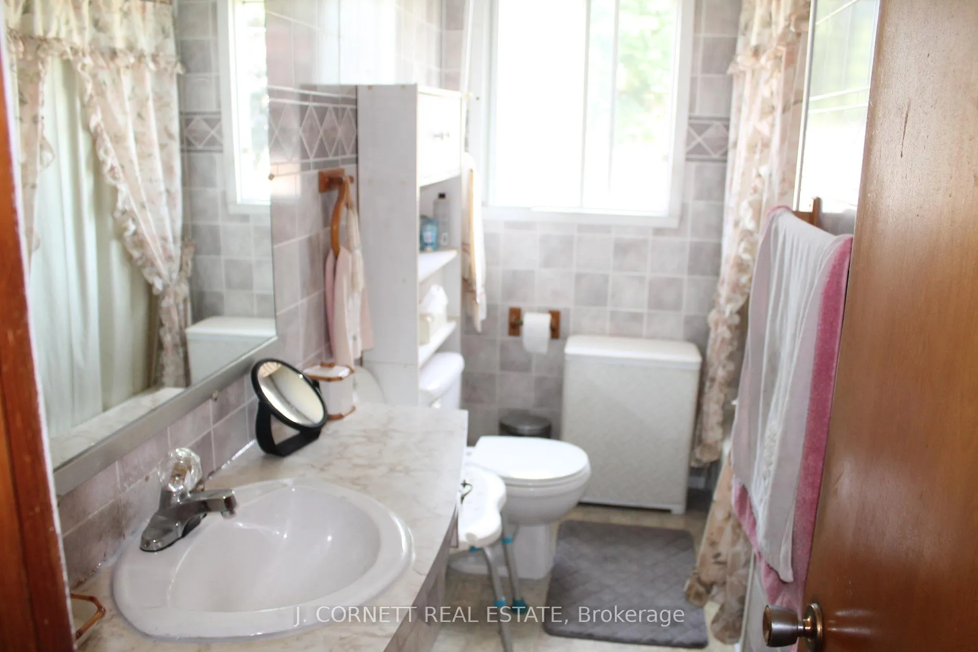 Photo 9 of 421 Bellevue Crescent S, Cornwall — HOMEH