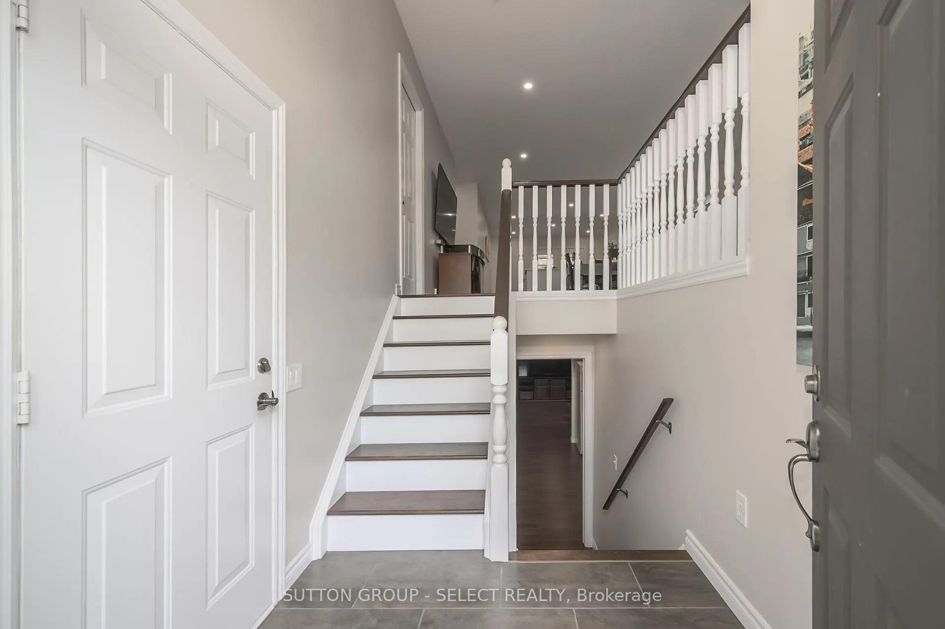 Photo 3 of 83 Middlesex Drive, Strathroy-Caradoc, NE — HOMEH
