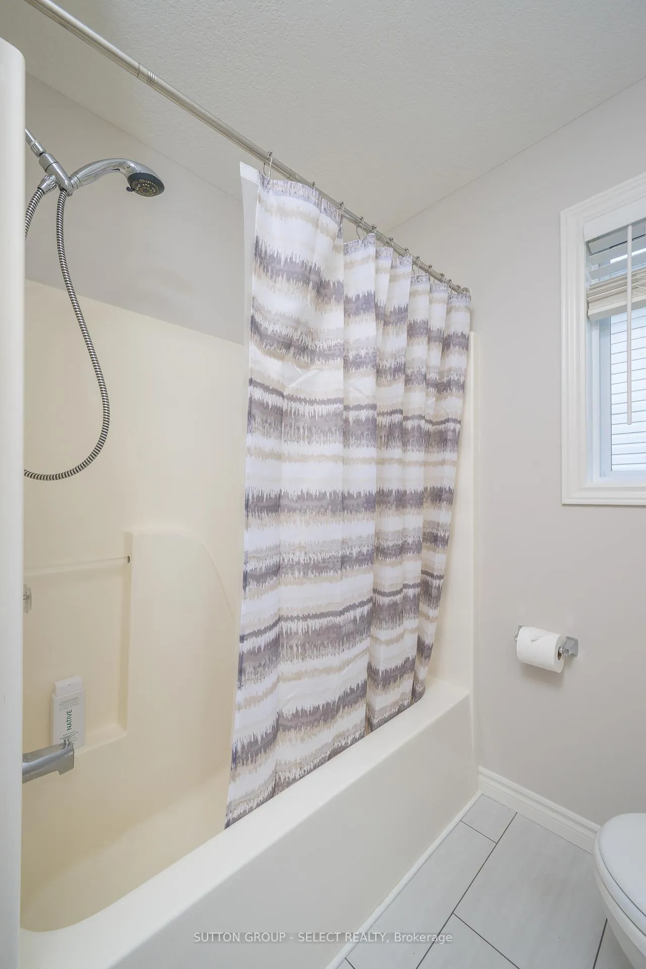 Photo 25 of 83 Middlesex Drive, Strathroy-Caradoc, NE — HOMEH