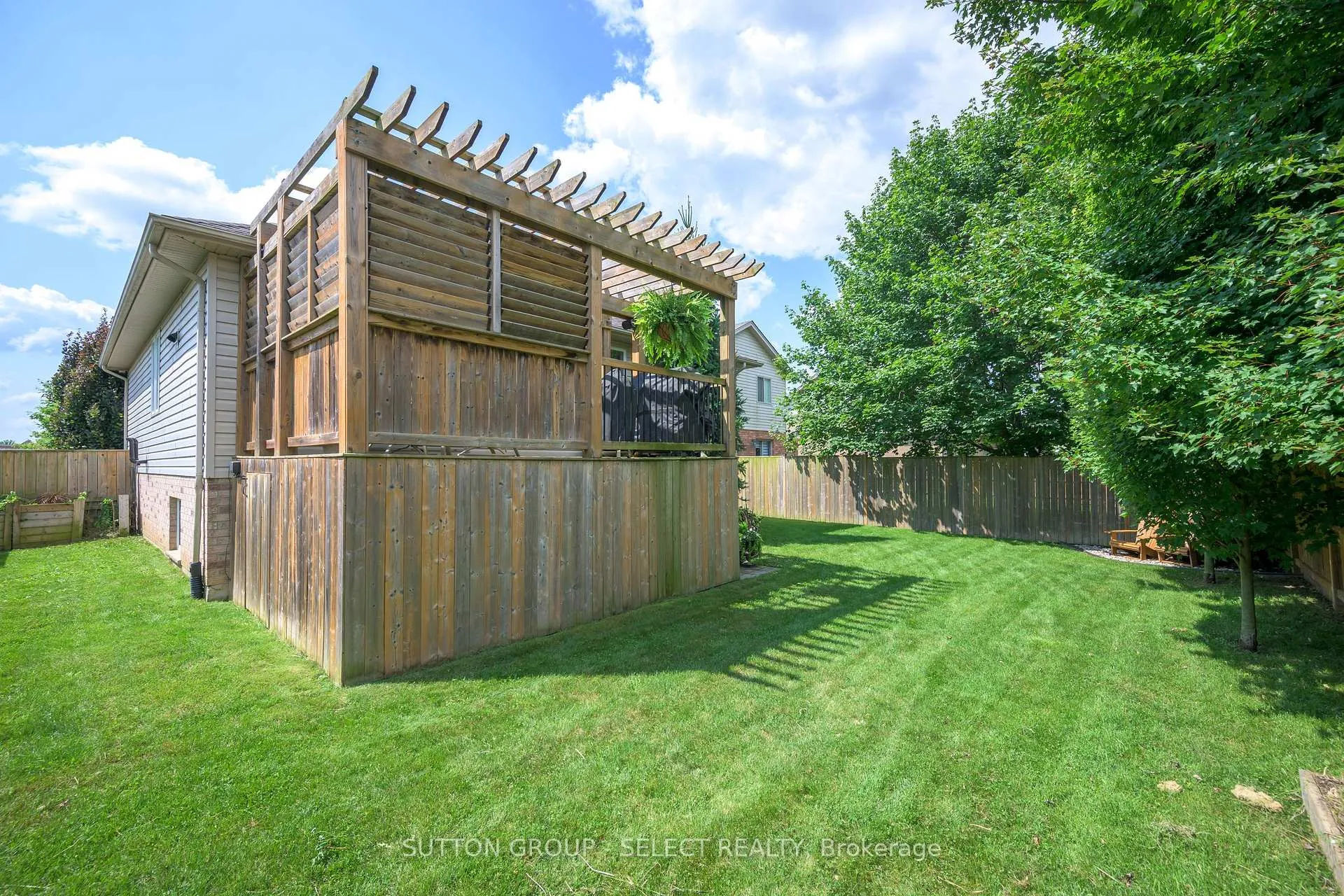 Photo 42 of 83 Middlesex Drive, Strathroy-Caradoc, NE — HOMEH