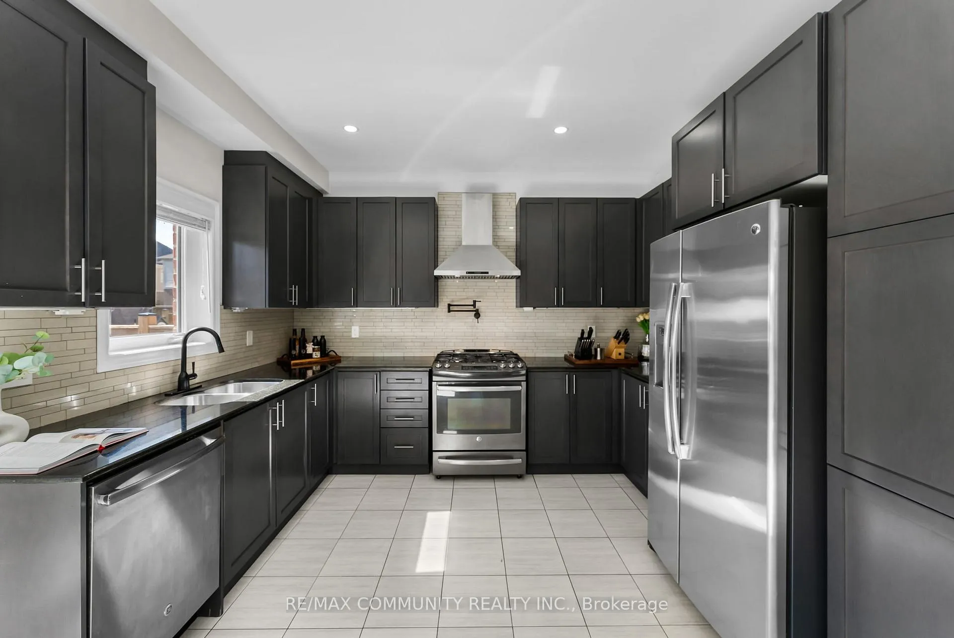 Photo 18 of 279 Kenneth Cole Drive, Clarington, Bowmanville — HOMEH