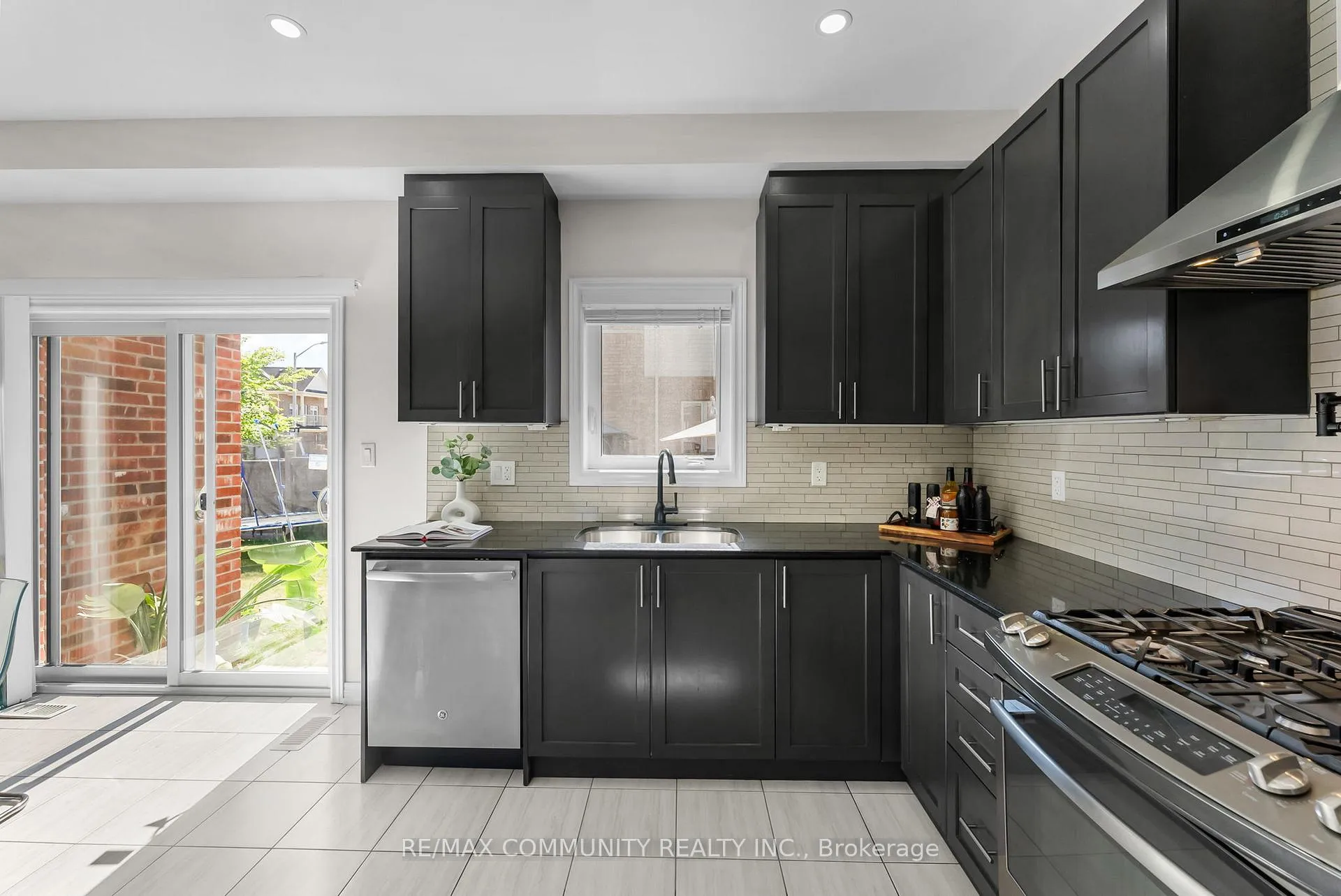 Photo 20 of 279 Kenneth Cole Drive, Clarington, Bowmanville — HOMEH