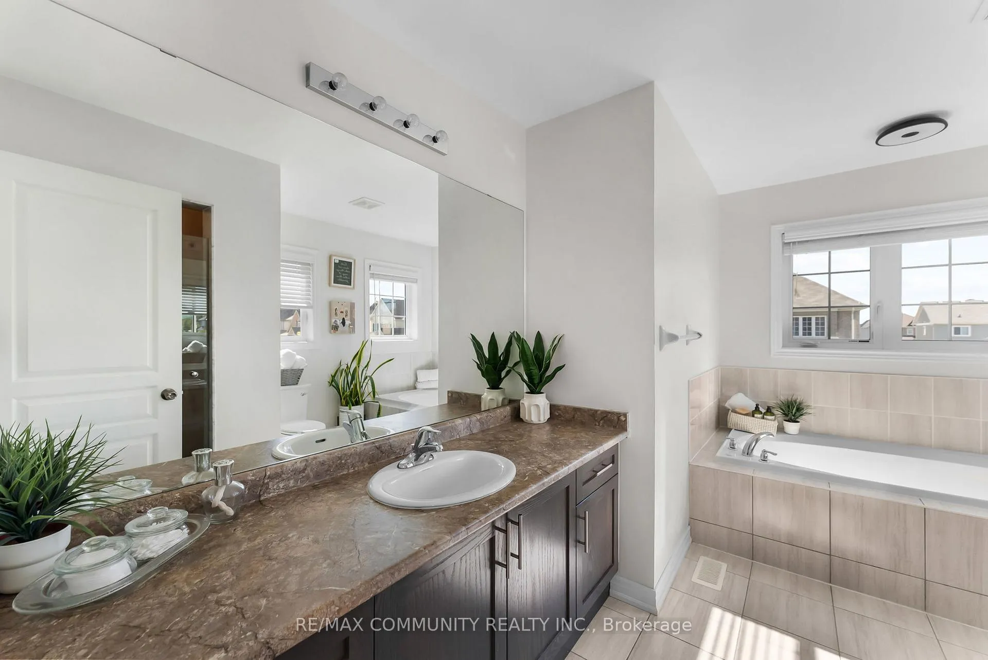 Photo 29 of 279 Kenneth Cole Drive, Clarington, Bowmanville — HOMEH