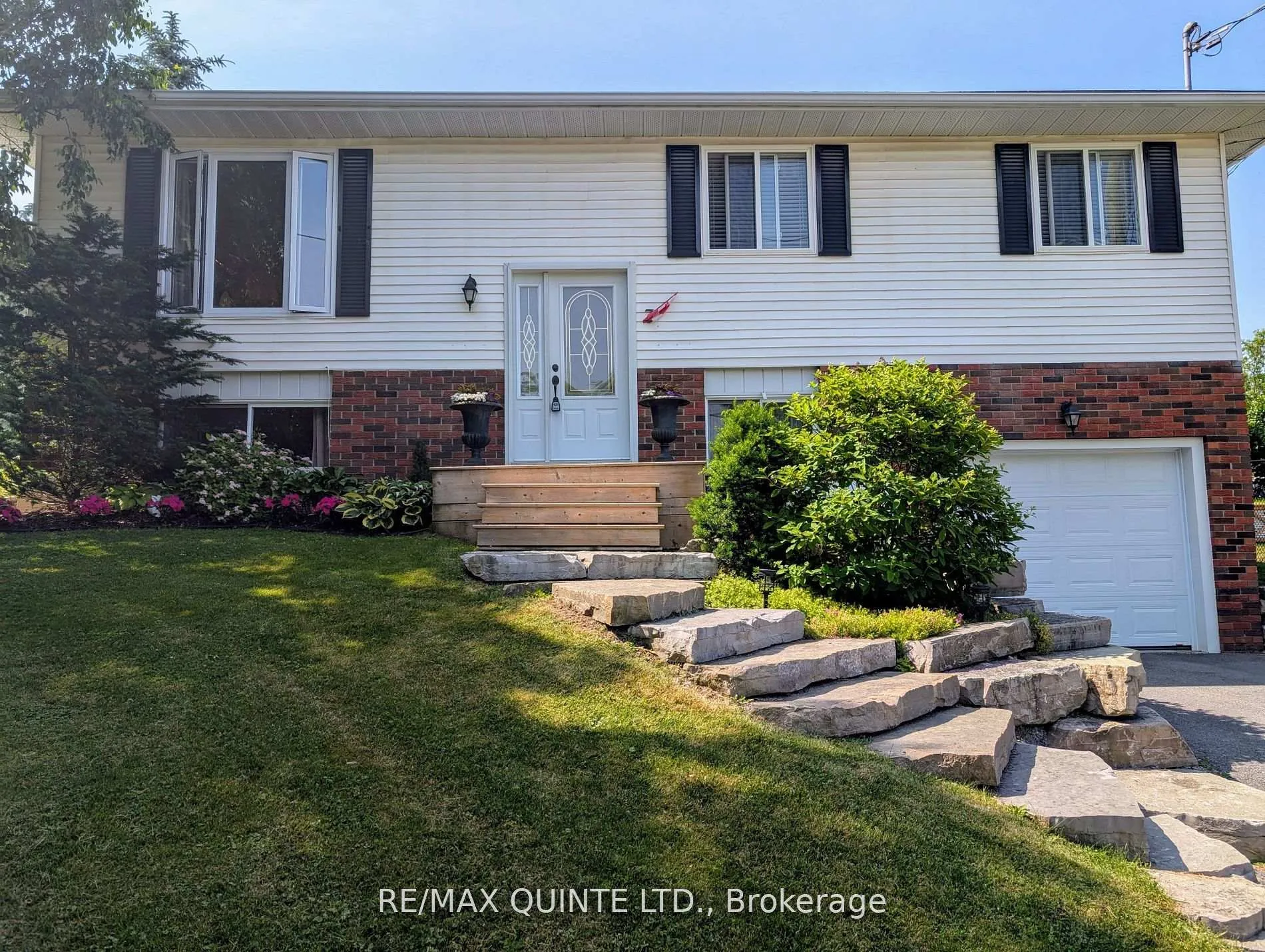 Photo 2 of 3 Cumberland Street, Prince Edward County, Picton — HOMEH