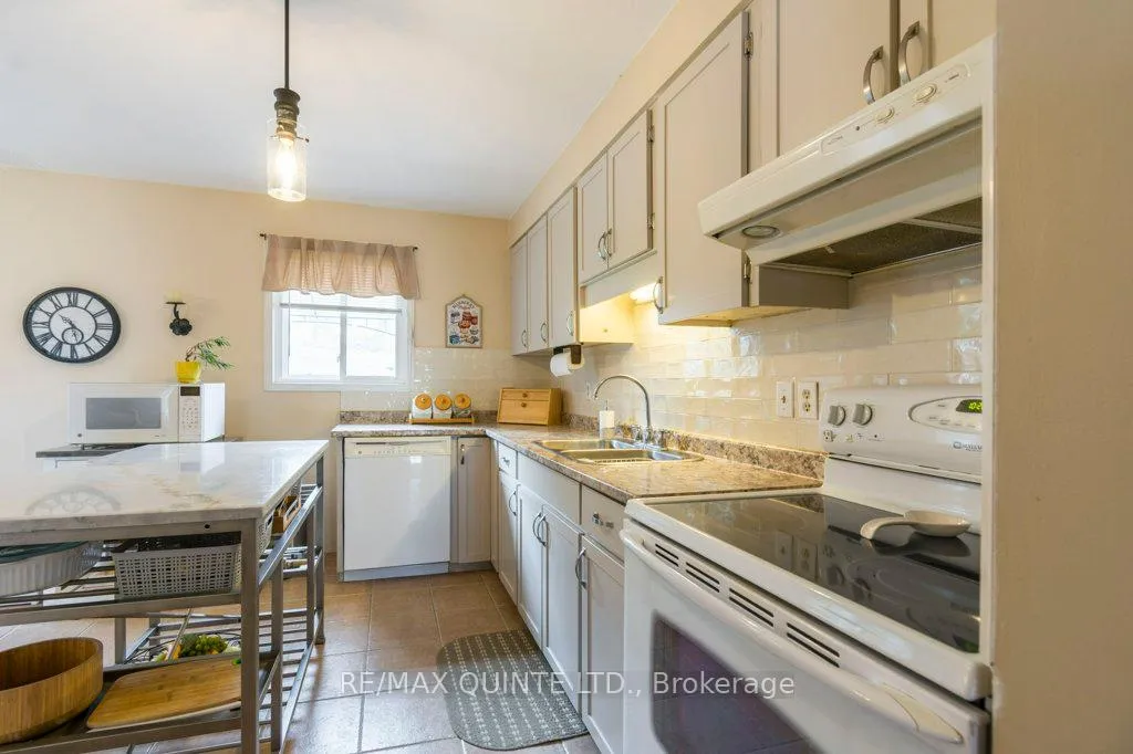Photo 4 of 3 Cumberland Street, Prince Edward County, Picton — HOMEH