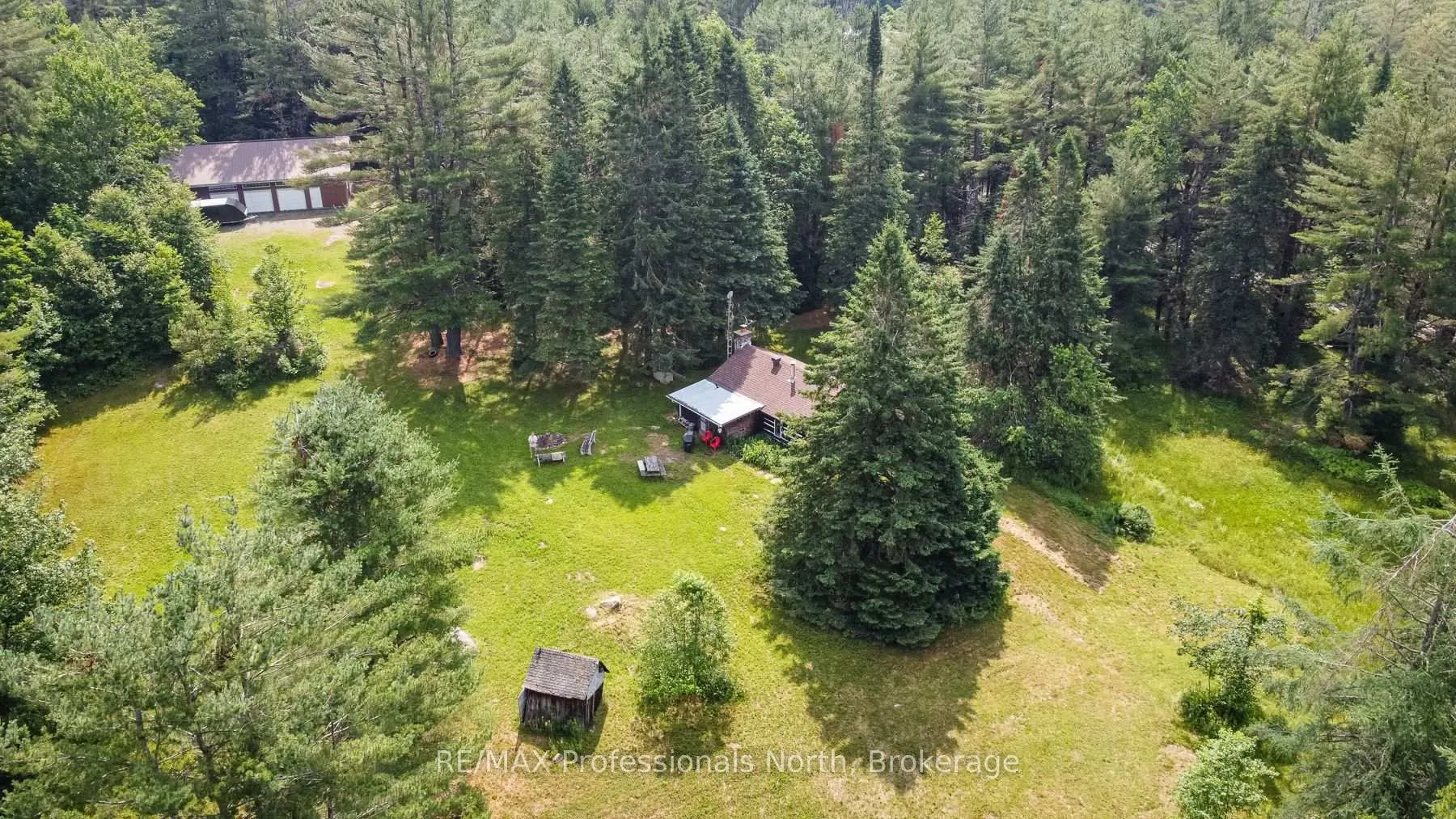 Photo 2 of 1005 Peterson Road, Bracebridge, Draper — HOMEH