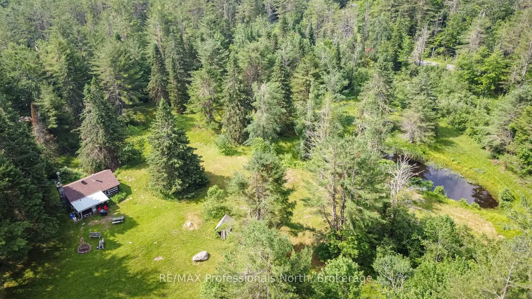 Photo 3 of 1005 Peterson Road, Bracebridge, Draper — HOMEH