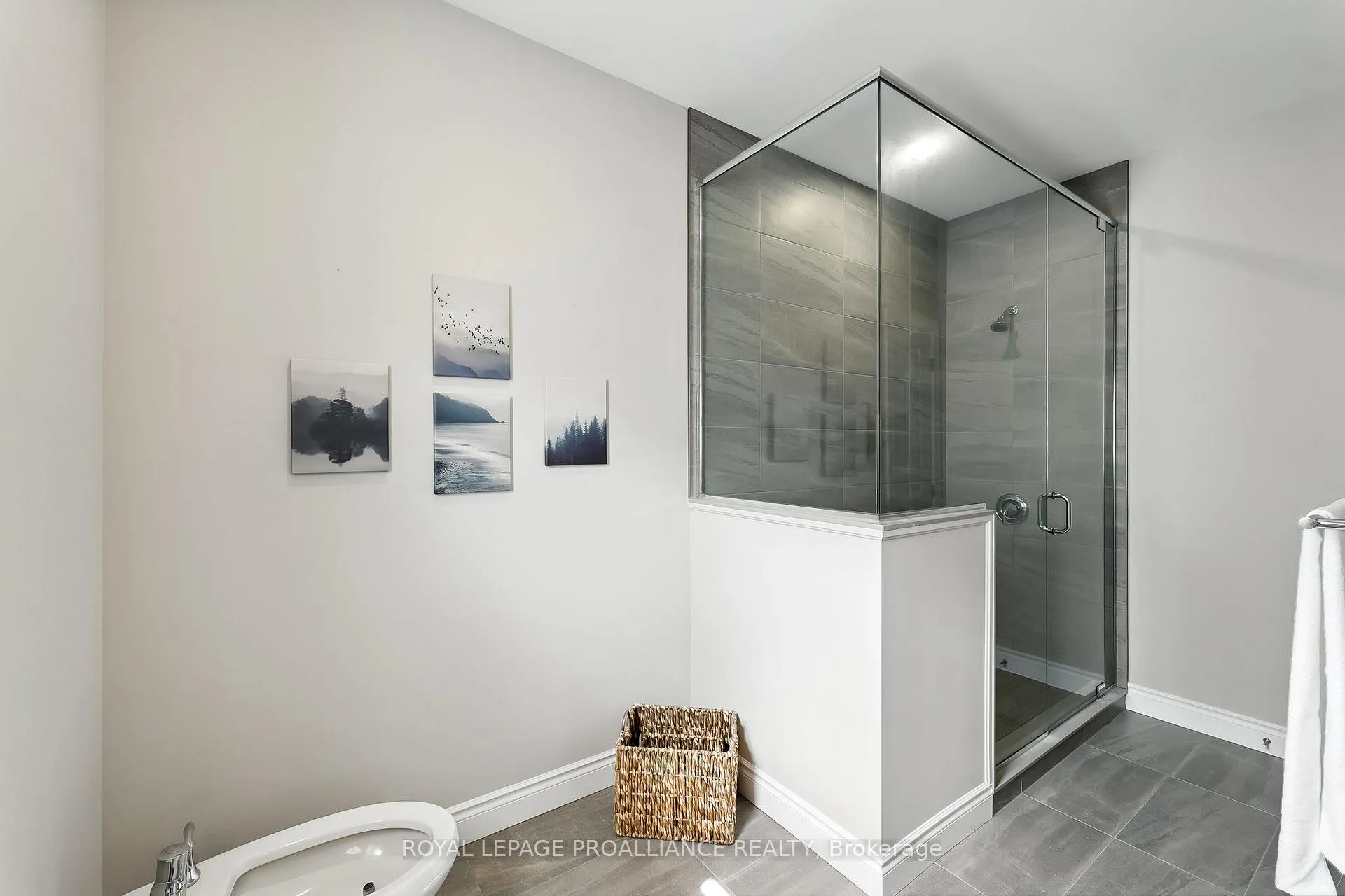 Photo 23 of 29 Rosslyn Drive, Brighton — HOMEH