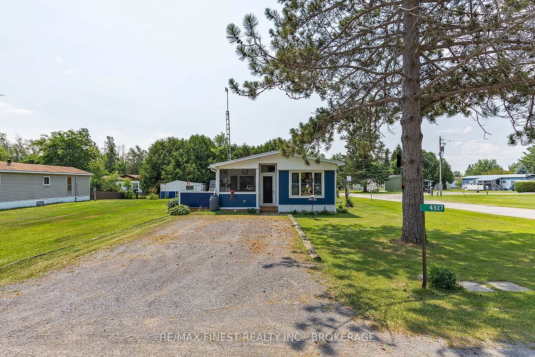 Photo 2 of 4327 Elm Street, Frontenac, Frontenac South — HOMEH