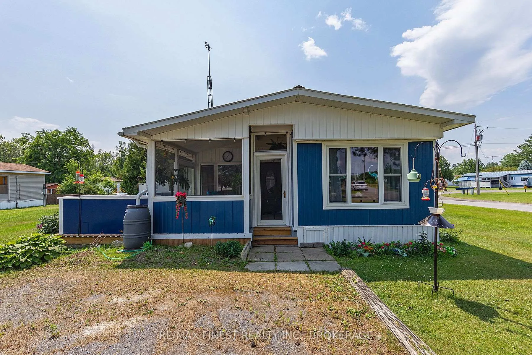 Photo 3 of 4327 Elm Street, Frontenac, Frontenac South — HOMEH