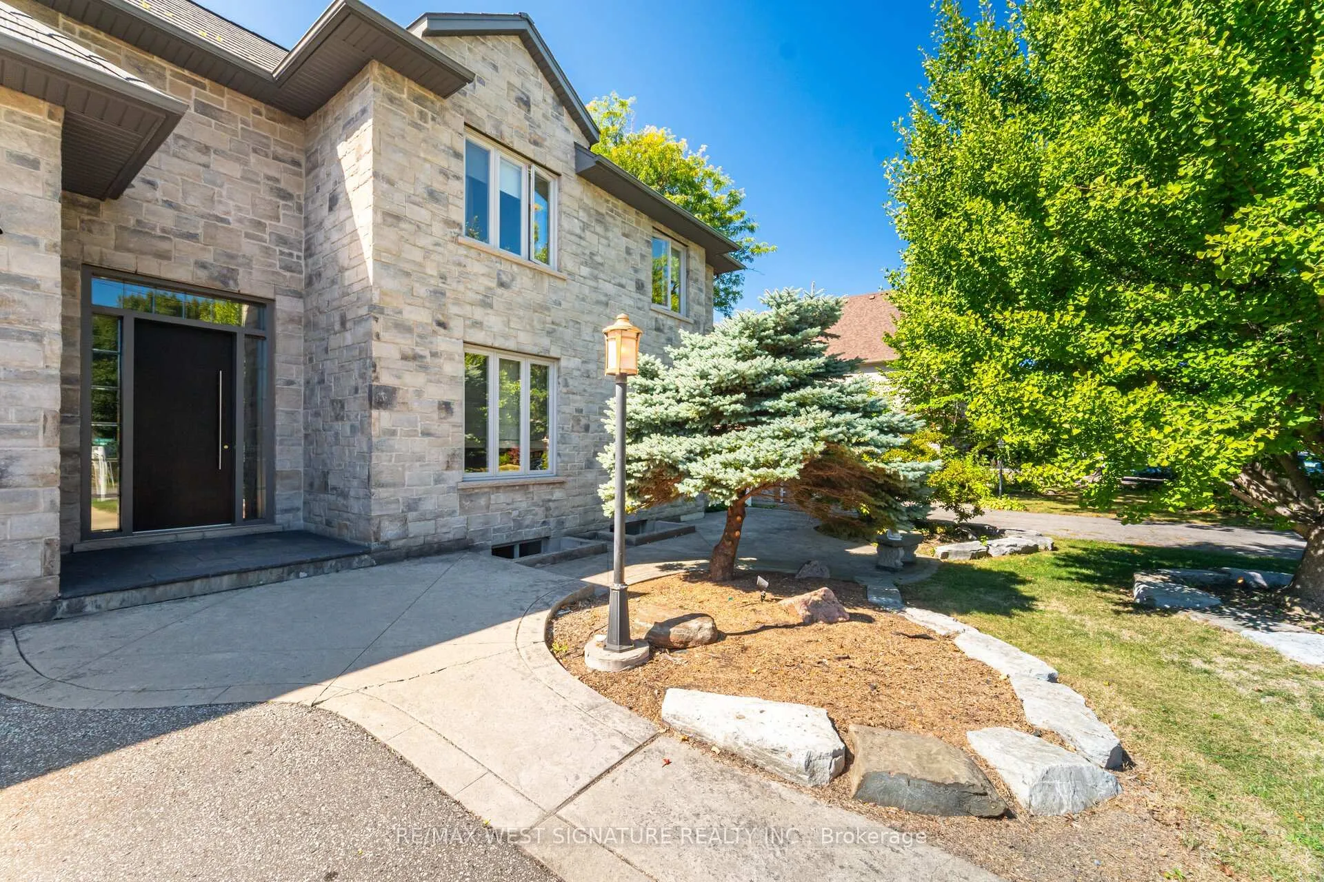 Photo 3 of 12 Gosling Road, Vaughan, Maple — HOMEH
