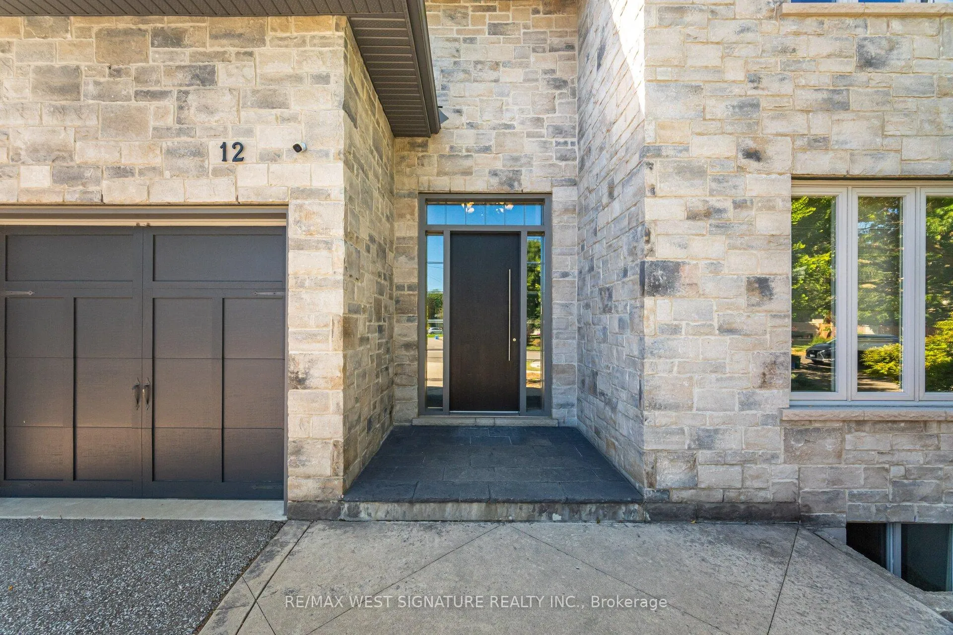 Photo 4 of 12 Gosling Road, Vaughan, Maple — HOMEH