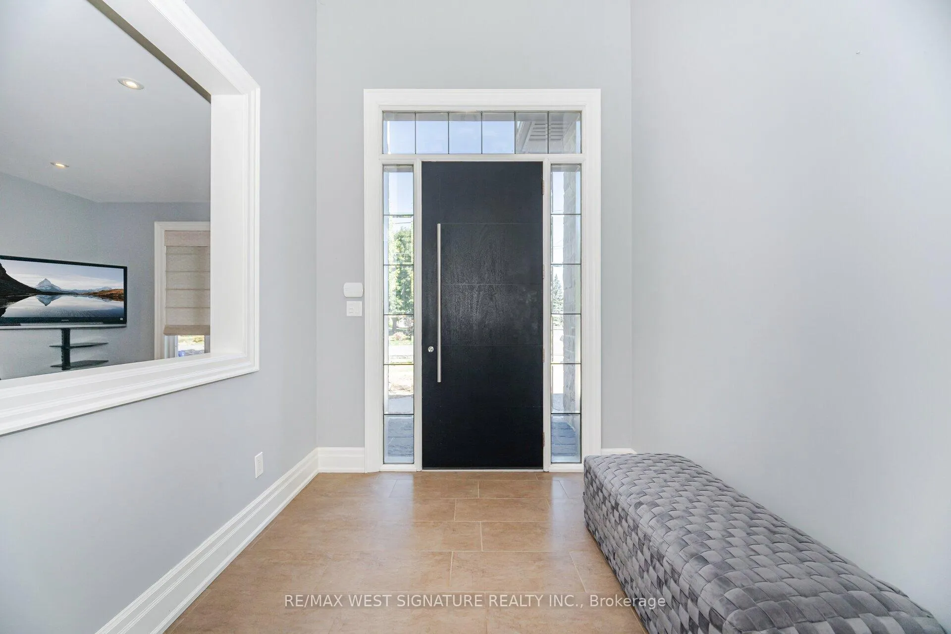 Photo 5 of 12 Gosling Road, Vaughan, Maple — HOMEH