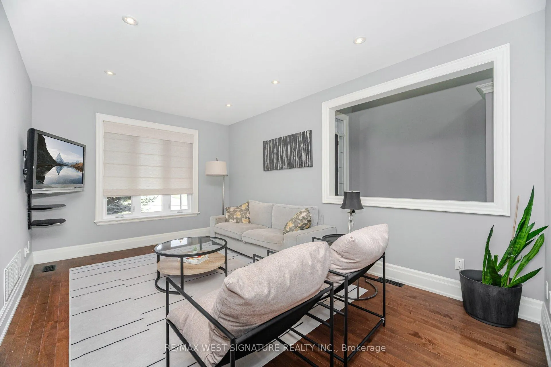 Photo 8 of 12 Gosling Road, Vaughan, Maple — HOMEH