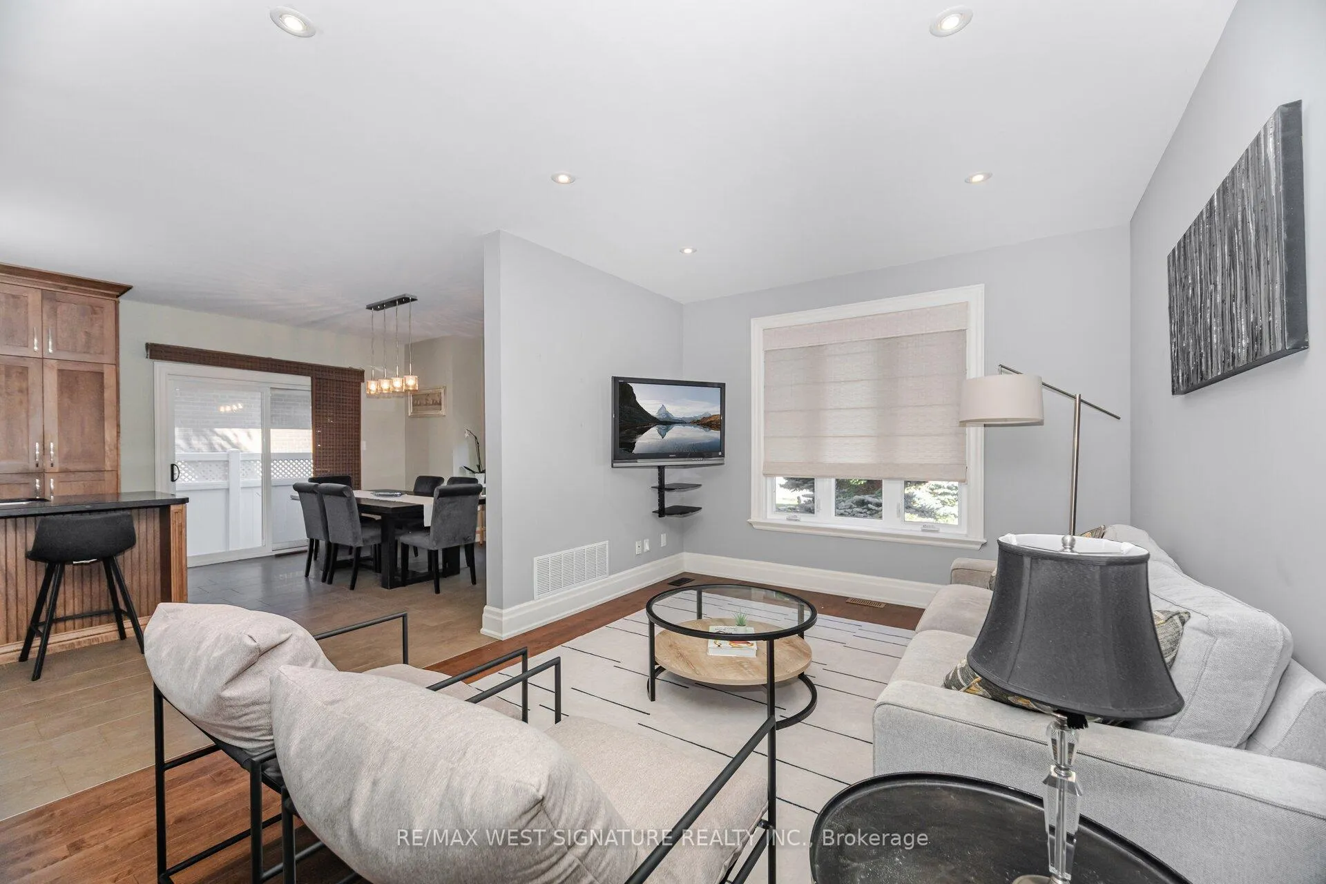 Photo 10 of 12 Gosling Road, Vaughan, Maple — HOMEH