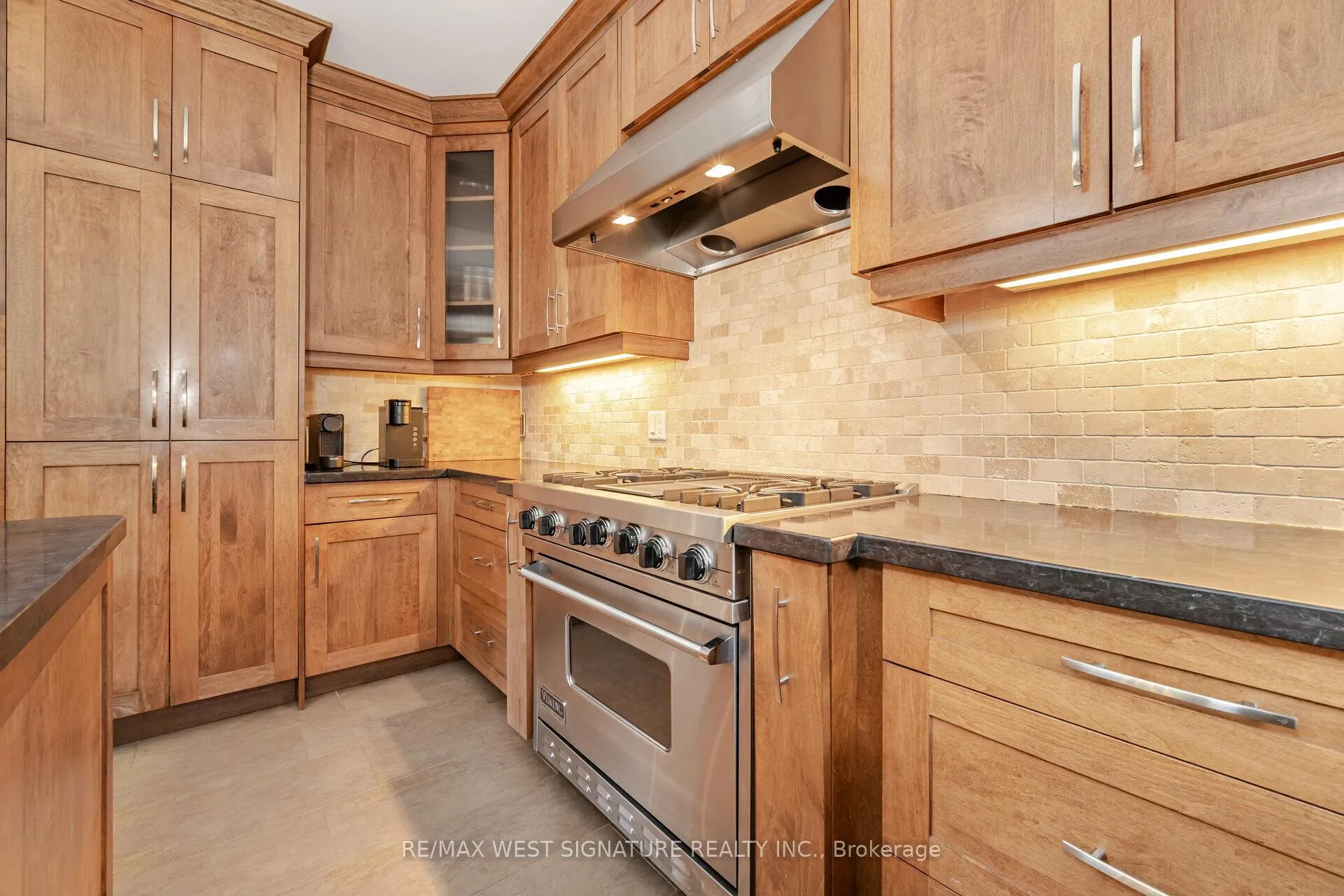 Photo 18 of 12 Gosling Road, Vaughan, Maple — HOMEH