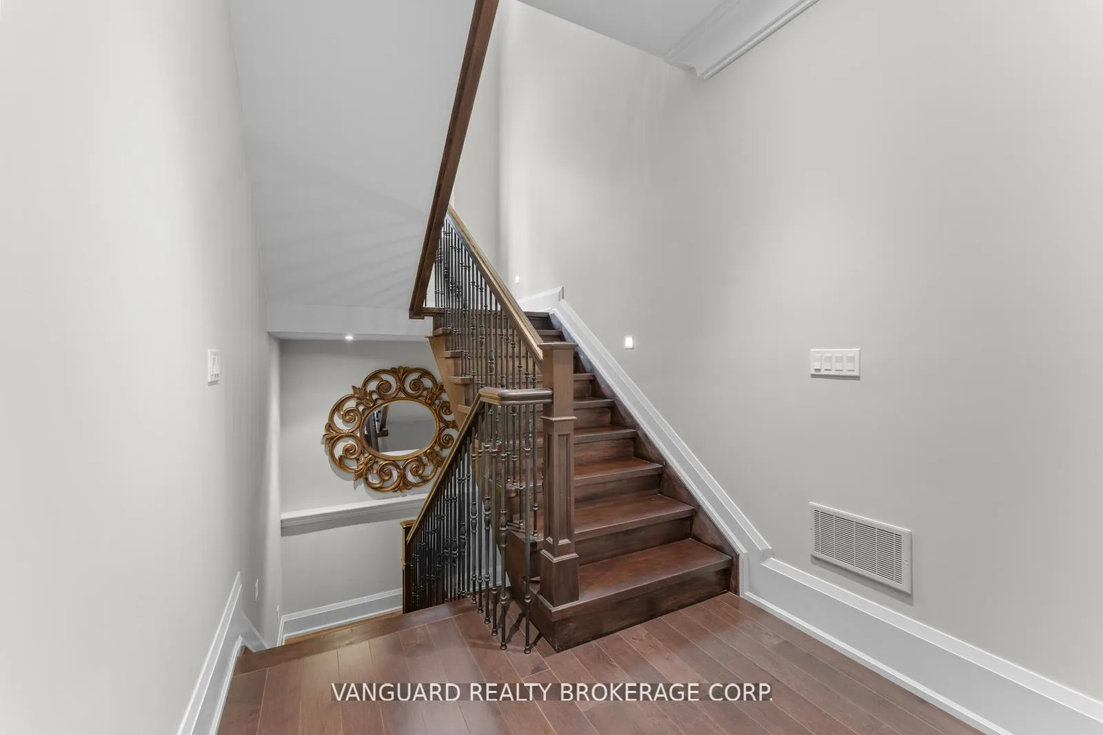 Photo 26 of 32 Birch Hill Road, Vaughan, East Woodbridge — HOMEH