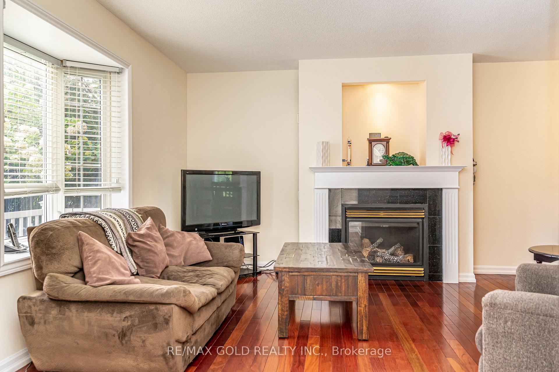 Photo 7 of 12 Lorraine Crescent, Brampton, Westgate — HOMEH