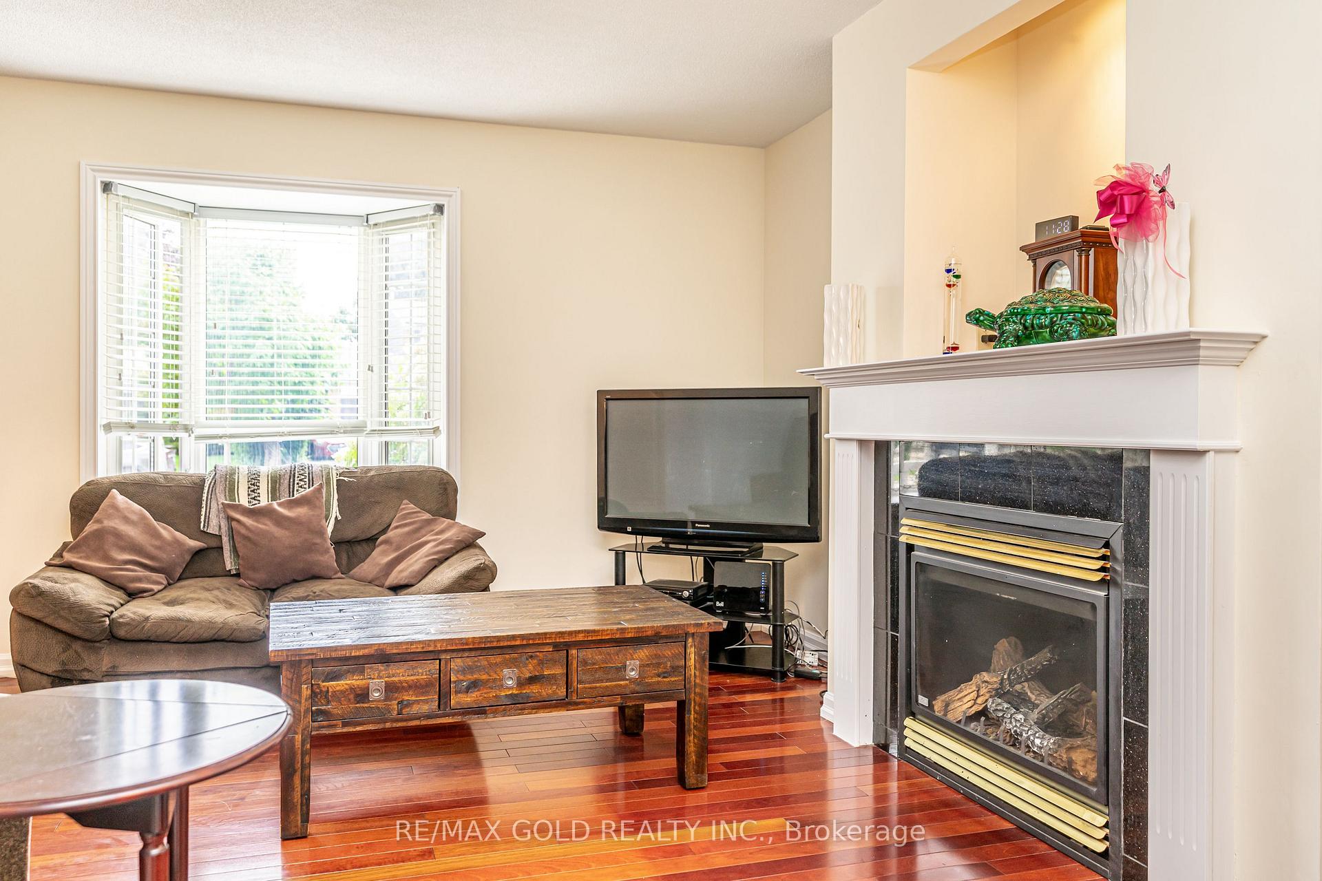 Photo 9 of 12 Lorraine Crescent, Brampton, Westgate — HOMEH