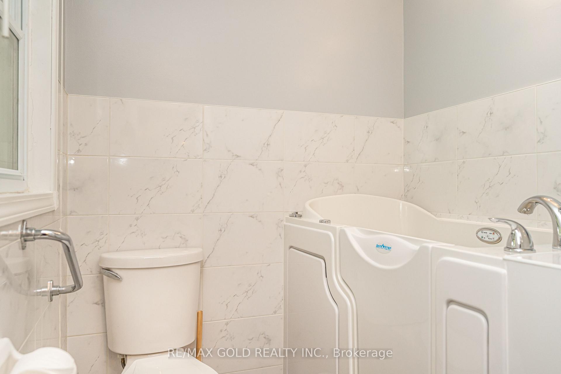 Photo 17 of 12 Lorraine Crescent, Brampton, Westgate — HOMEH