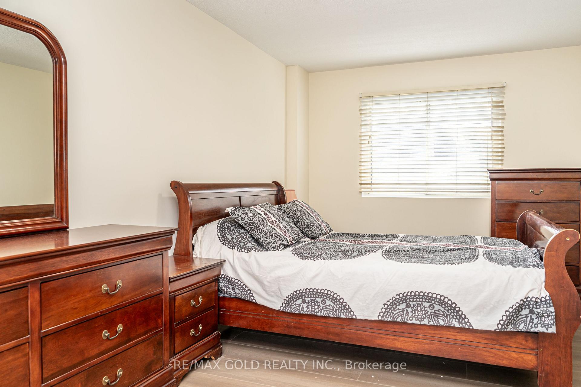 Photo 23 of 12 Lorraine Crescent, Brampton, Westgate — HOMEH